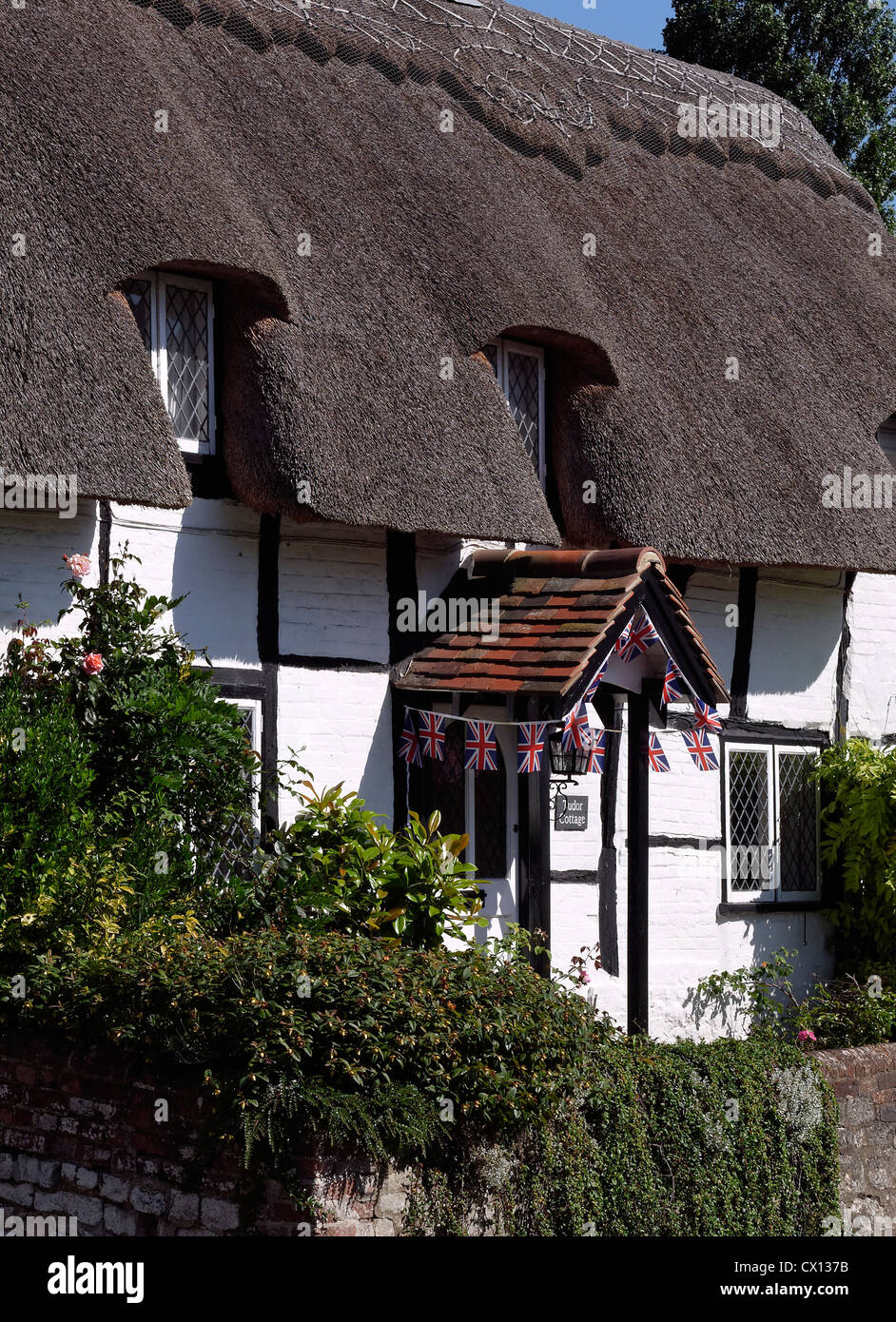 Thatched Cottage in Hampshire, UK Stock Photo Alamy