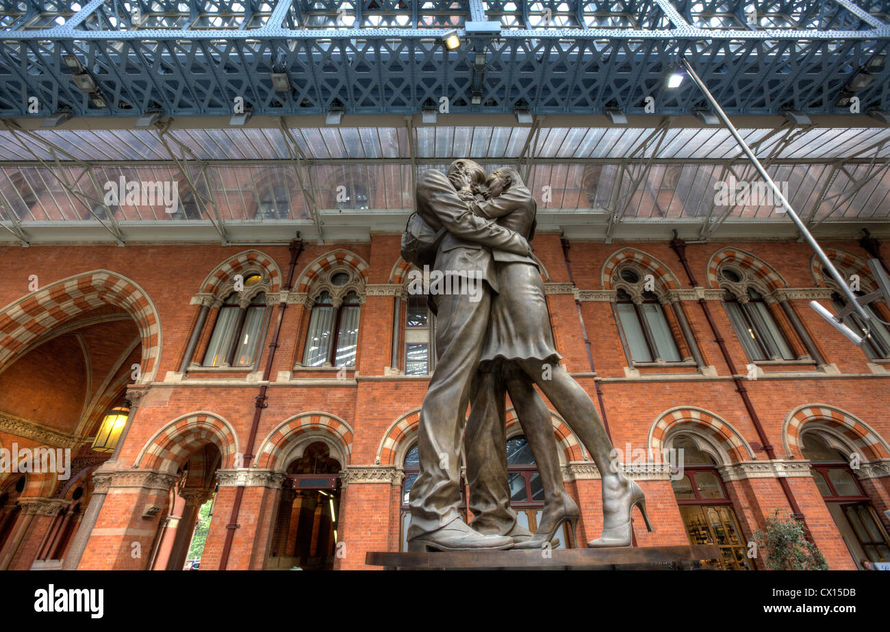 Paul Day's sculpture 'The Meeting Place' at St Pancras Station in London. Stock Photo