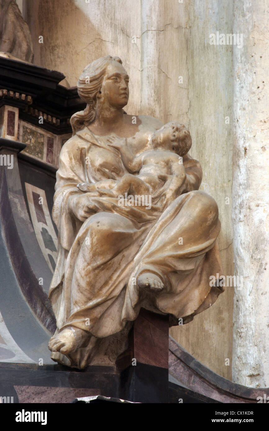 Blessed Virgin Mary with baby Jesus Stock Photo - Alamy