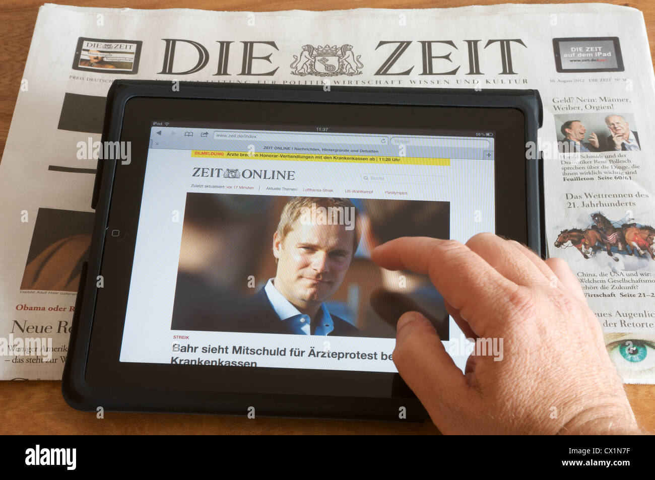 Die Zeit newspaper and electronic version displayed on an Apple iPad tablet computer Stock Photo