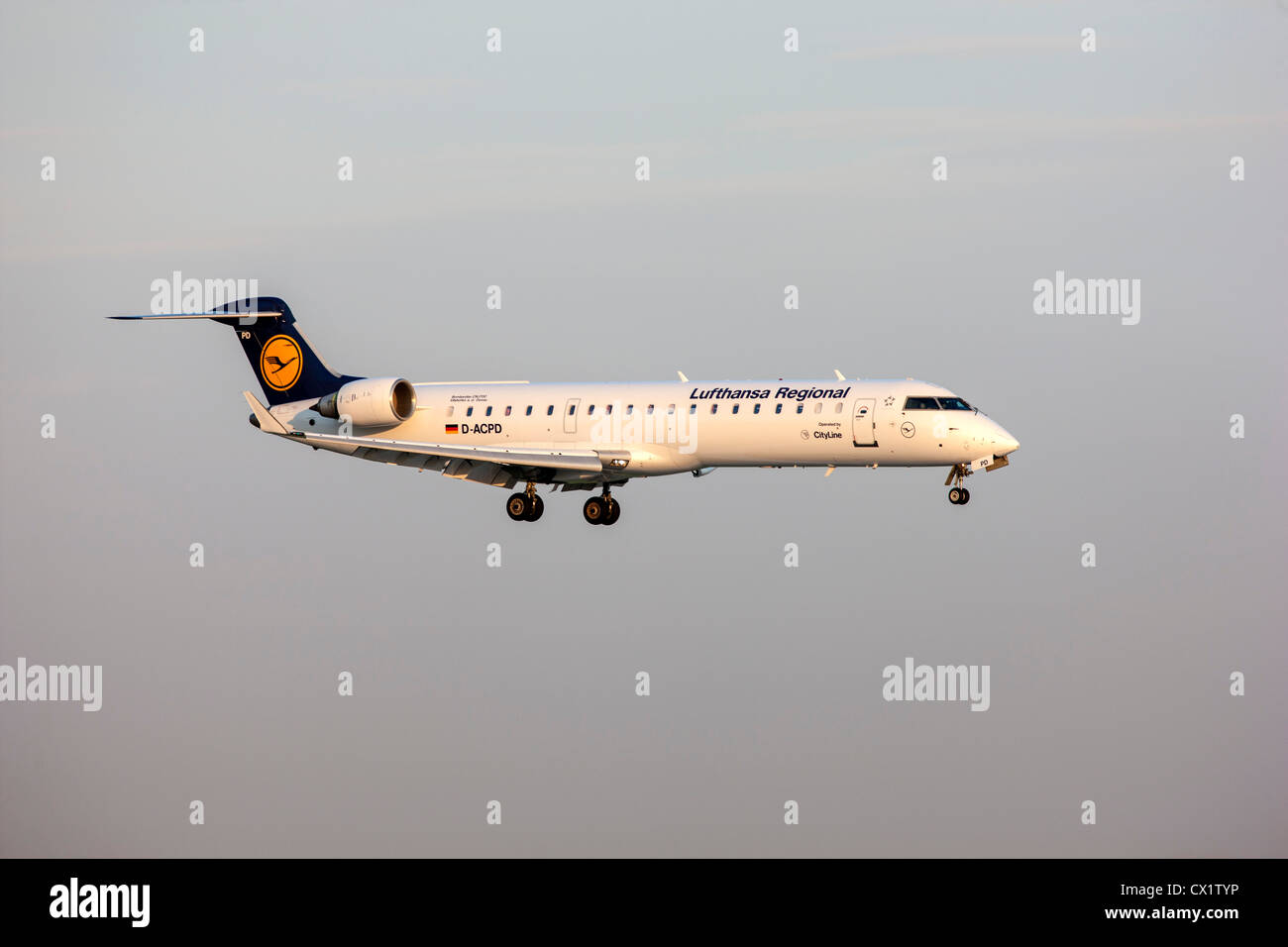 Crj 700 hi-res stock photography and images - Alamy