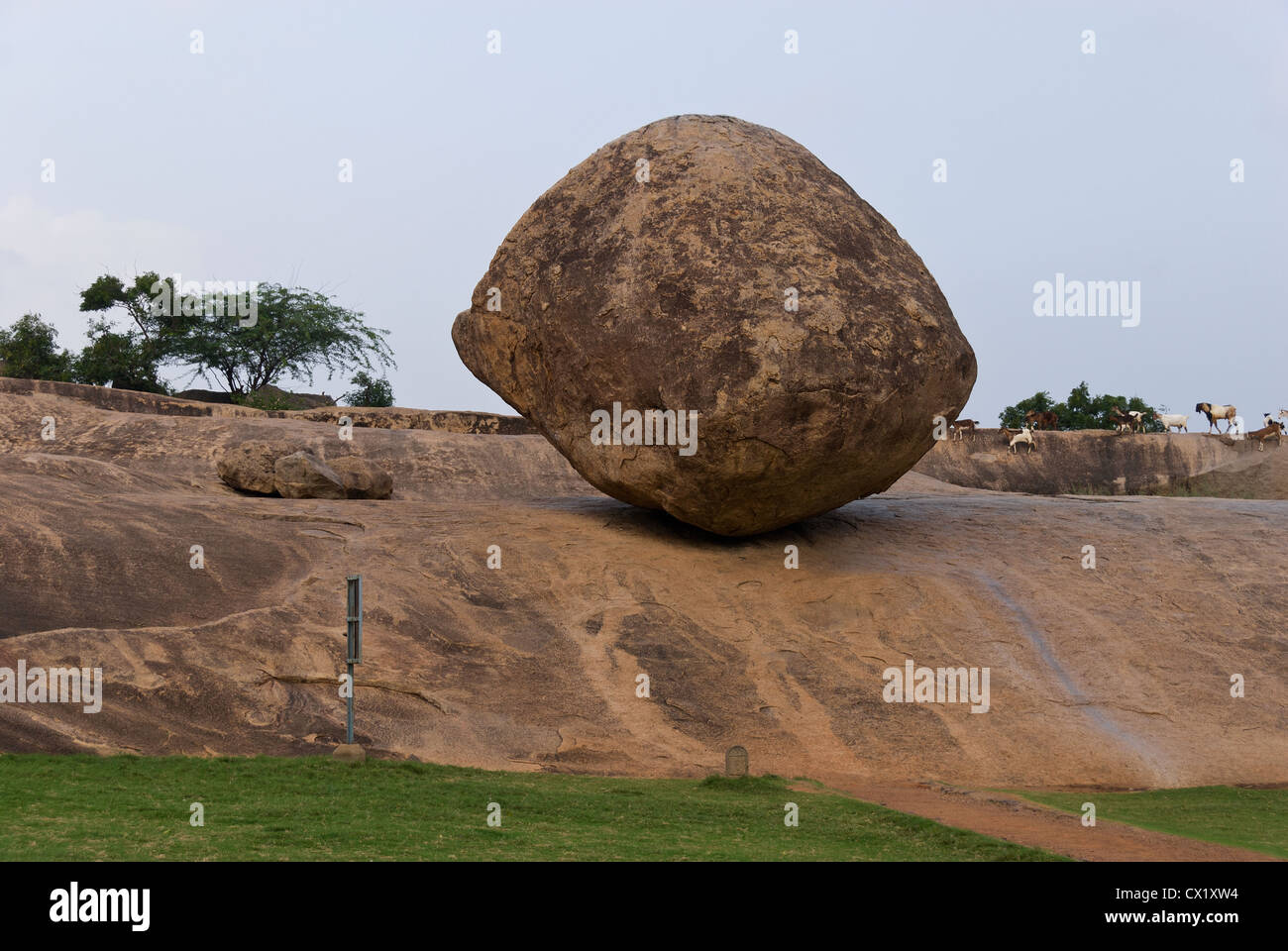Krishna butter ball natural boulder in Mahabalipuram Mamallapuram near  Chennai, Tamil Nadu, South India, India, Asia. UNESCO World Heritage Site  Stock Photo - Alamy