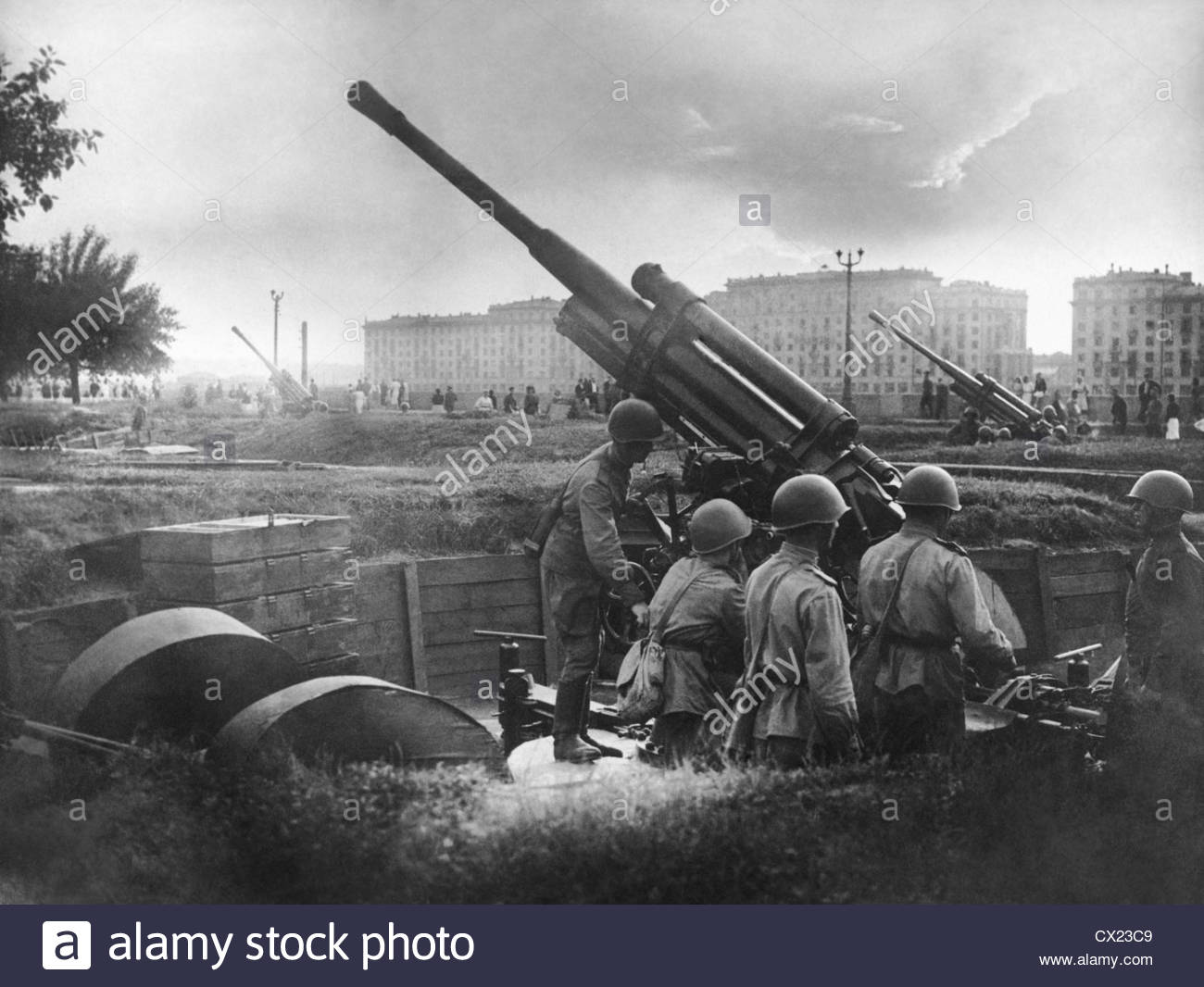 Anti Aircraft Gun Crew High Resolution Stock Photography and Images - Alamy