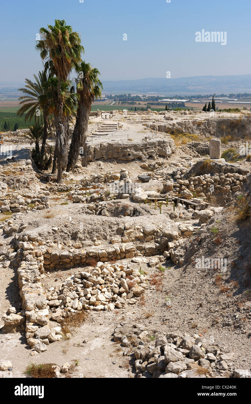 Remains of settlements on the hill Megiddo (early bronze age