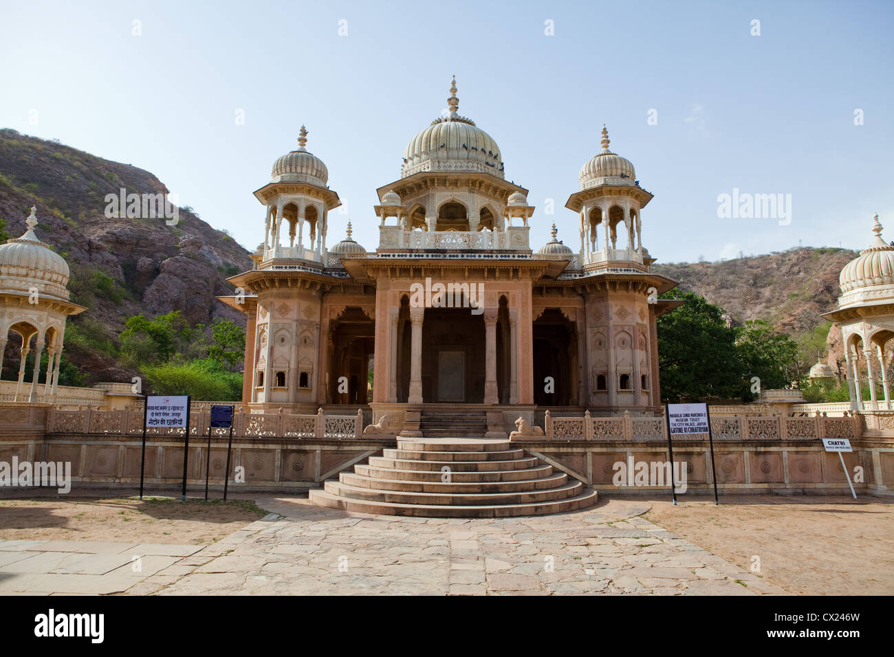 Gaitore temple in Jaipur, Rajasthan Stock Photo - Alamy