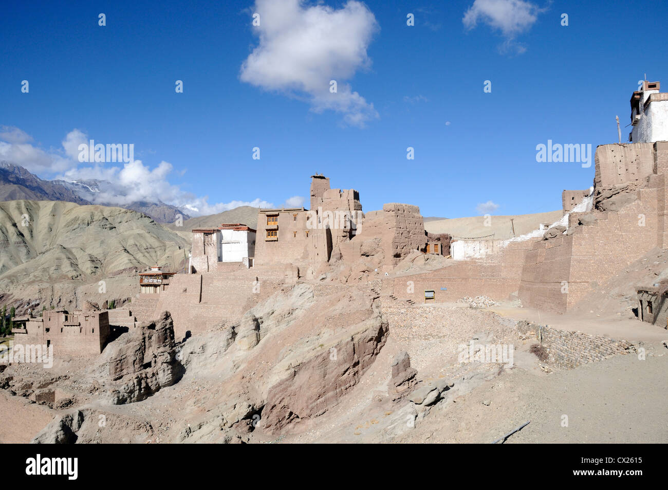The ruined sixteenth century royal palace and fortress at Basgo with the white Chamba Lhakhang temple. Basgo, Ladakh, India Stock Photo