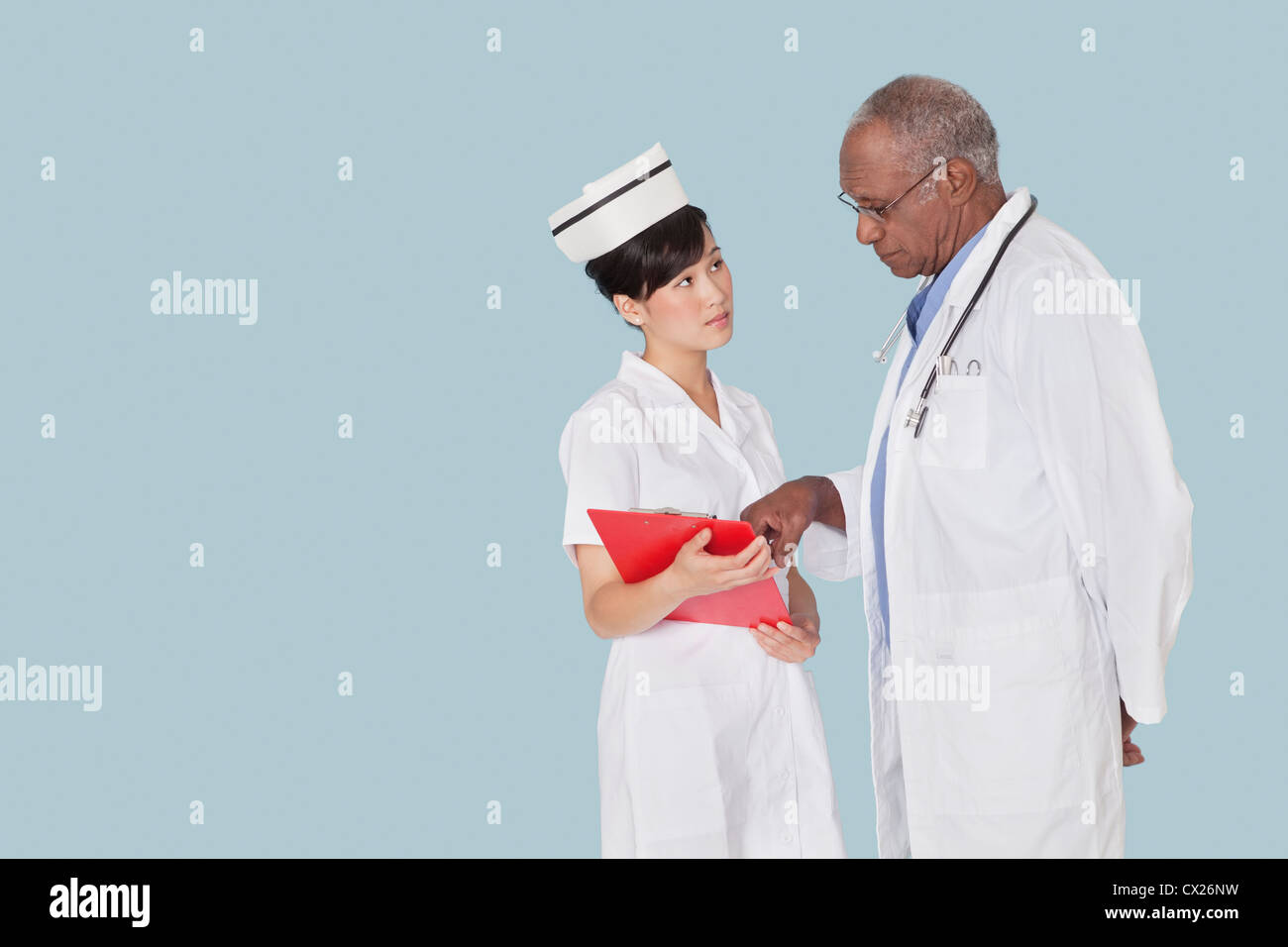 Medical professionals in blue hi-res stock photography and images - Alamy