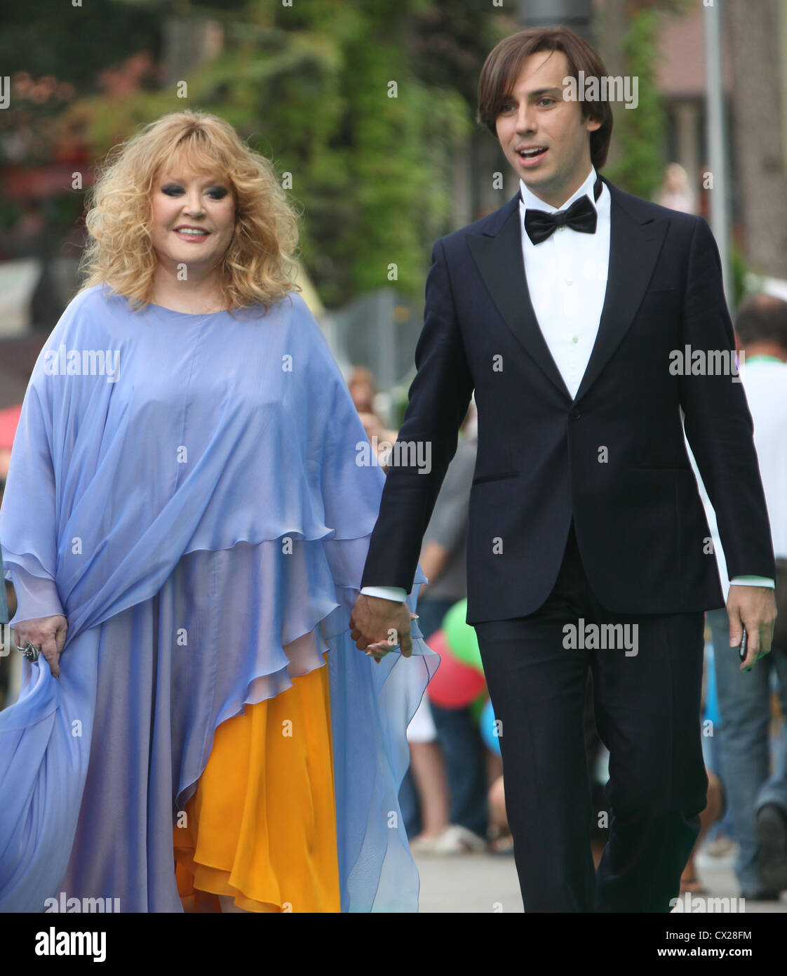 Galkin showed how Pugacheva does homework with Lisa and Harry 09.01.2018 99 Galkin showed how Pugacheva does homework with Lisa and Harry 09.01.2018 13
