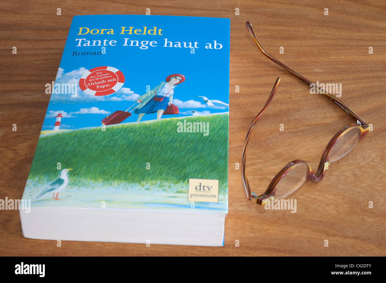 Dora Heldt 'Tante Inge Haut ab' novel Stock Photo