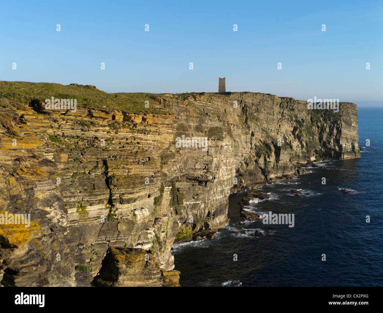 dh Marwick Head BIRSAY ORKNEY Kitchener Memorial sea cliffs RSPB bird nature reserve cliff face monuments Stock Photo