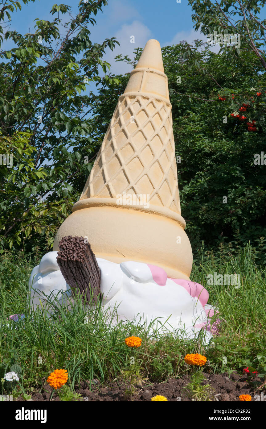 Outdoor Gigantic Ice Cream Cone Sculpture Glass Steel For Sale