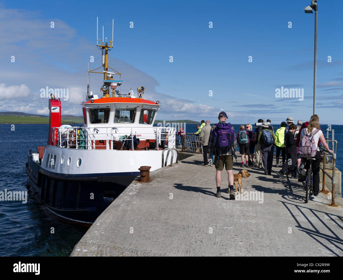 dh MV Graemsay Moaness Pier HOY ORKNEY Scottish Tourist boarding Orkney Ferries island passenger ferry summer Stock Photo