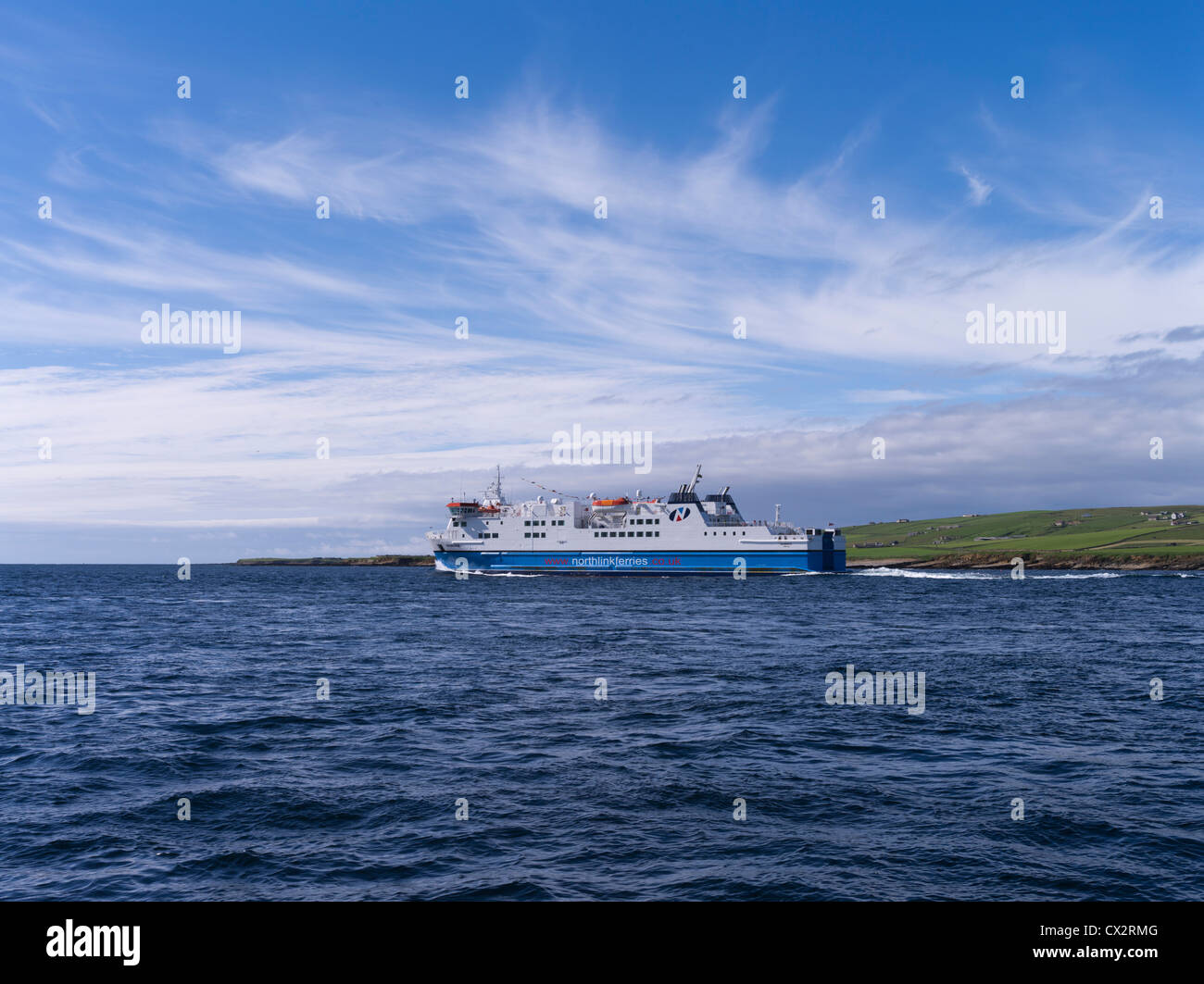 dh MV Hamnavoe HOY SOUND ORKNEY Northlink ferries ferry MV Hamnavoe departing Hoy Sound boat uk Stock Photo