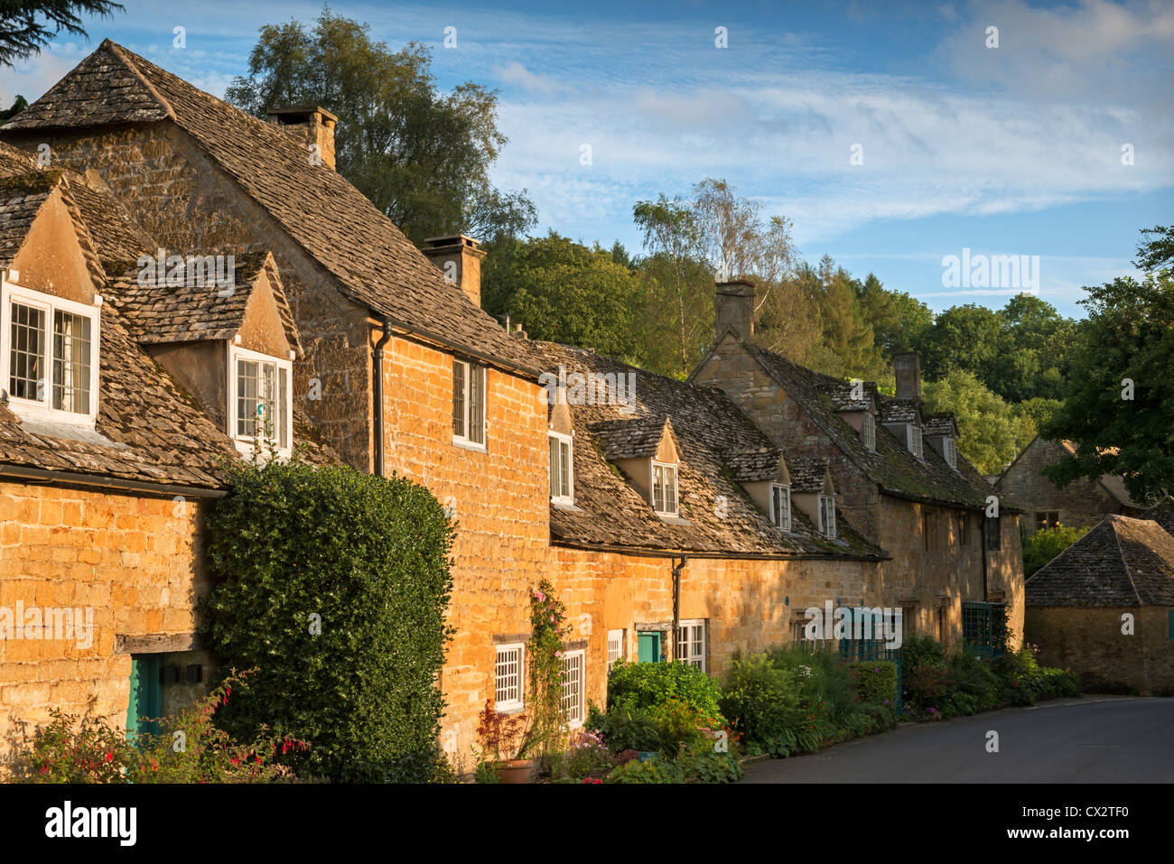 Idyllic village uk hi-res stock photography and images - Alamy