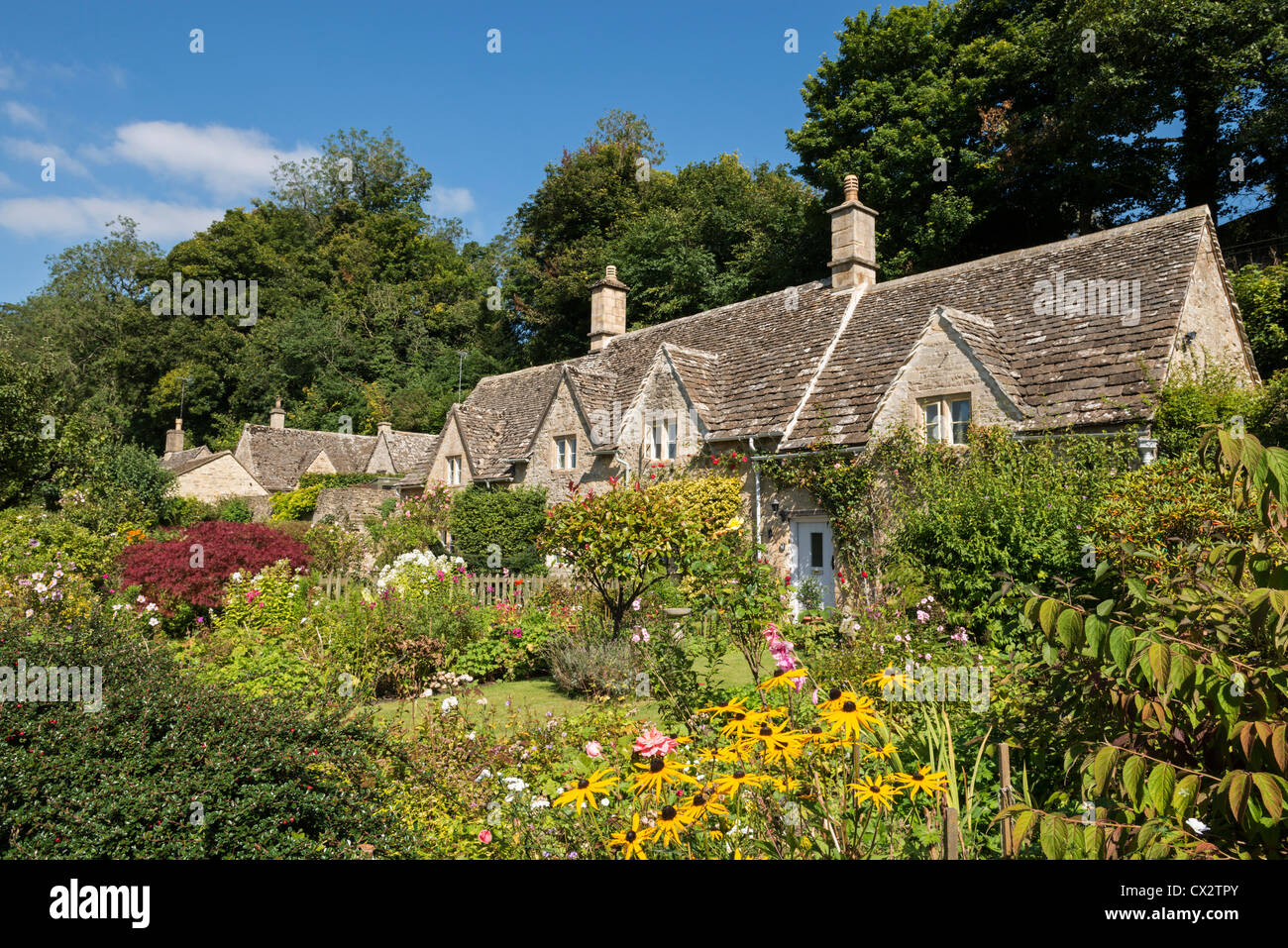 Pretty country cottages and gardens in the picturesque Cotswolds village of Bibury, Gloucestershire, England. Stock Photo