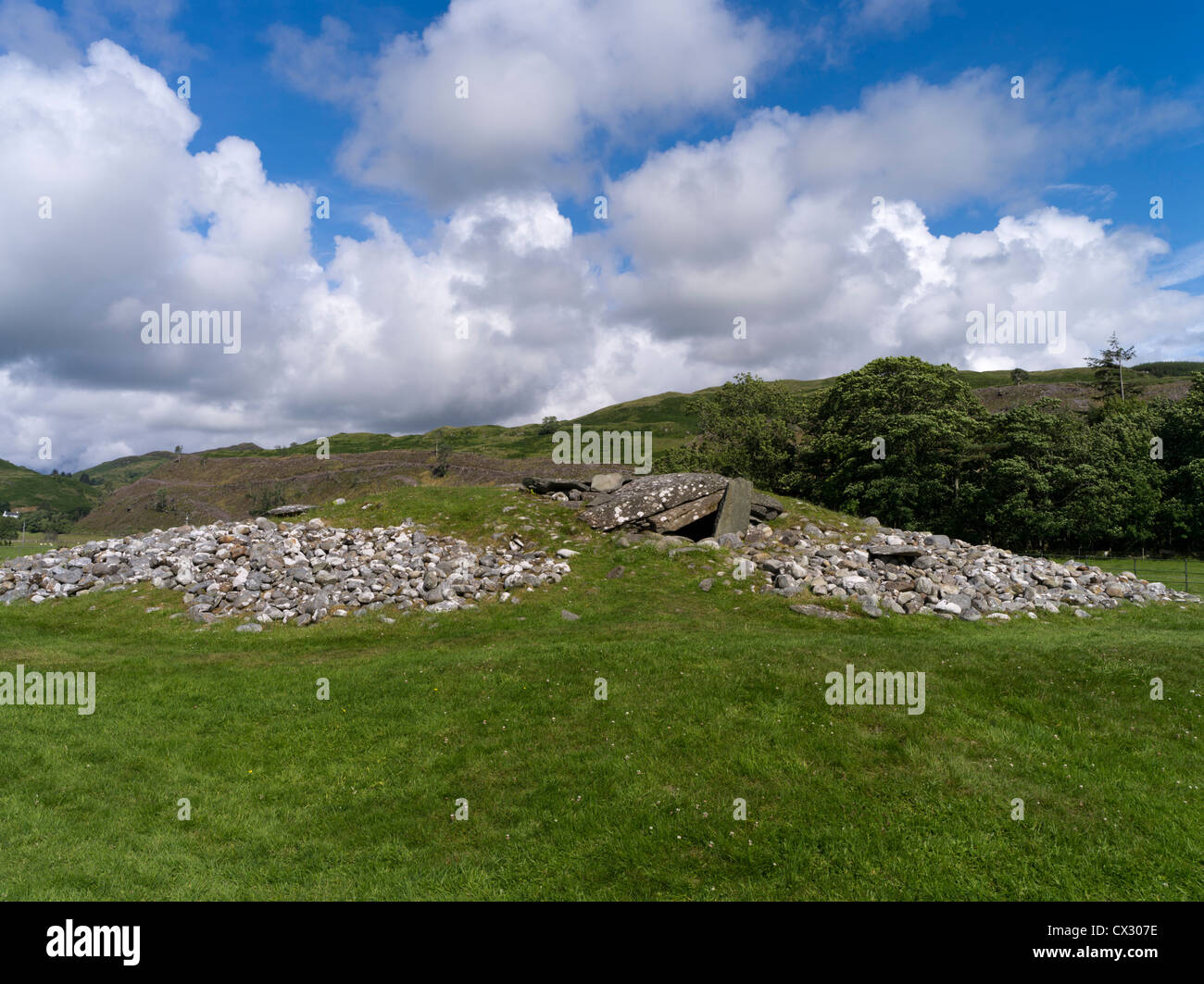 dh Nether Largie cairn south KILMARTIN GLEN ARGYLL SCOTLAND UK Neolithic burial cairn Clyde type chambered tomb mound valley Stock Photo