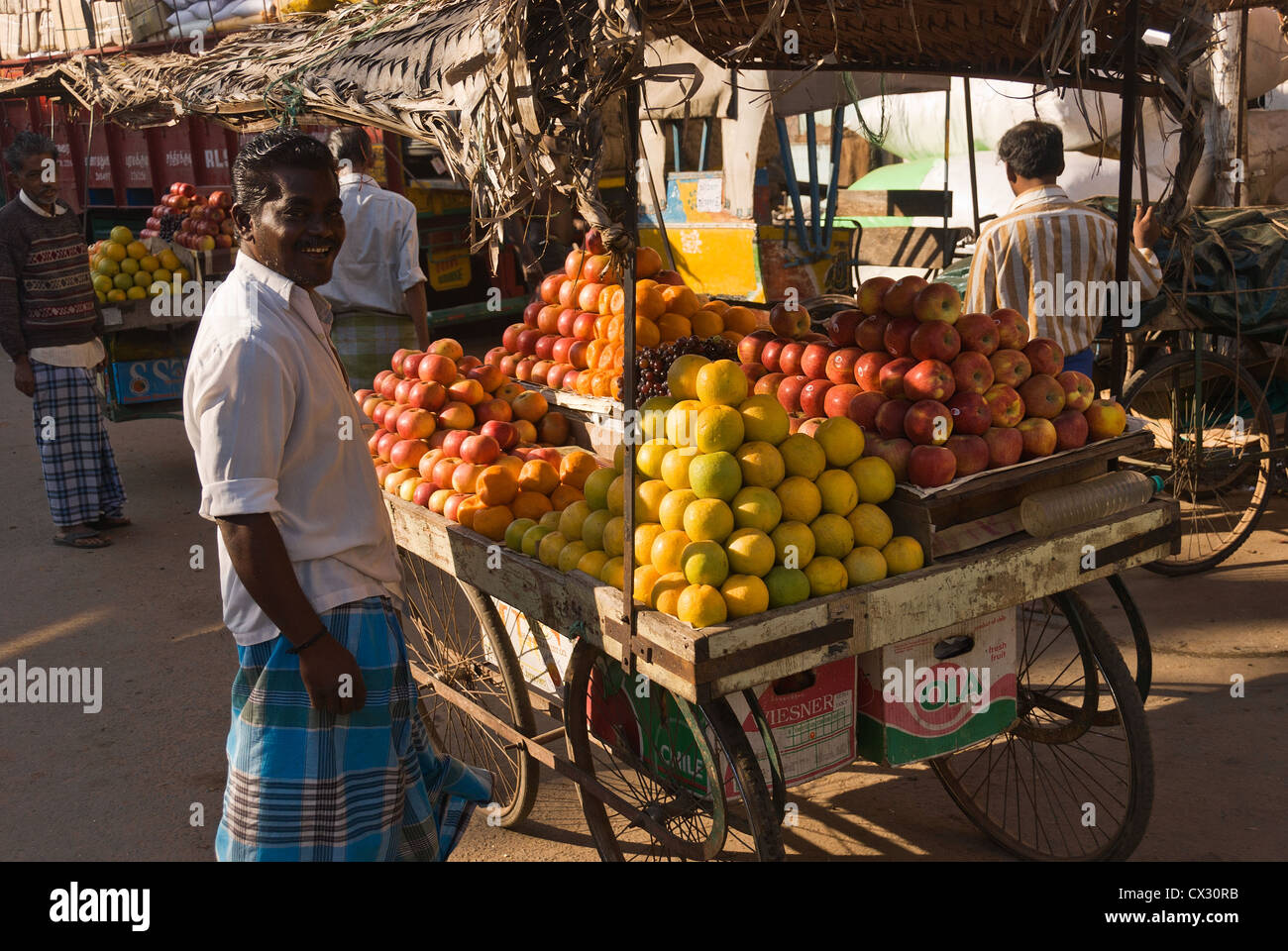 Elk201-5010 India, Tamil Nadu, Madurai, fruit vendor Stock Photo