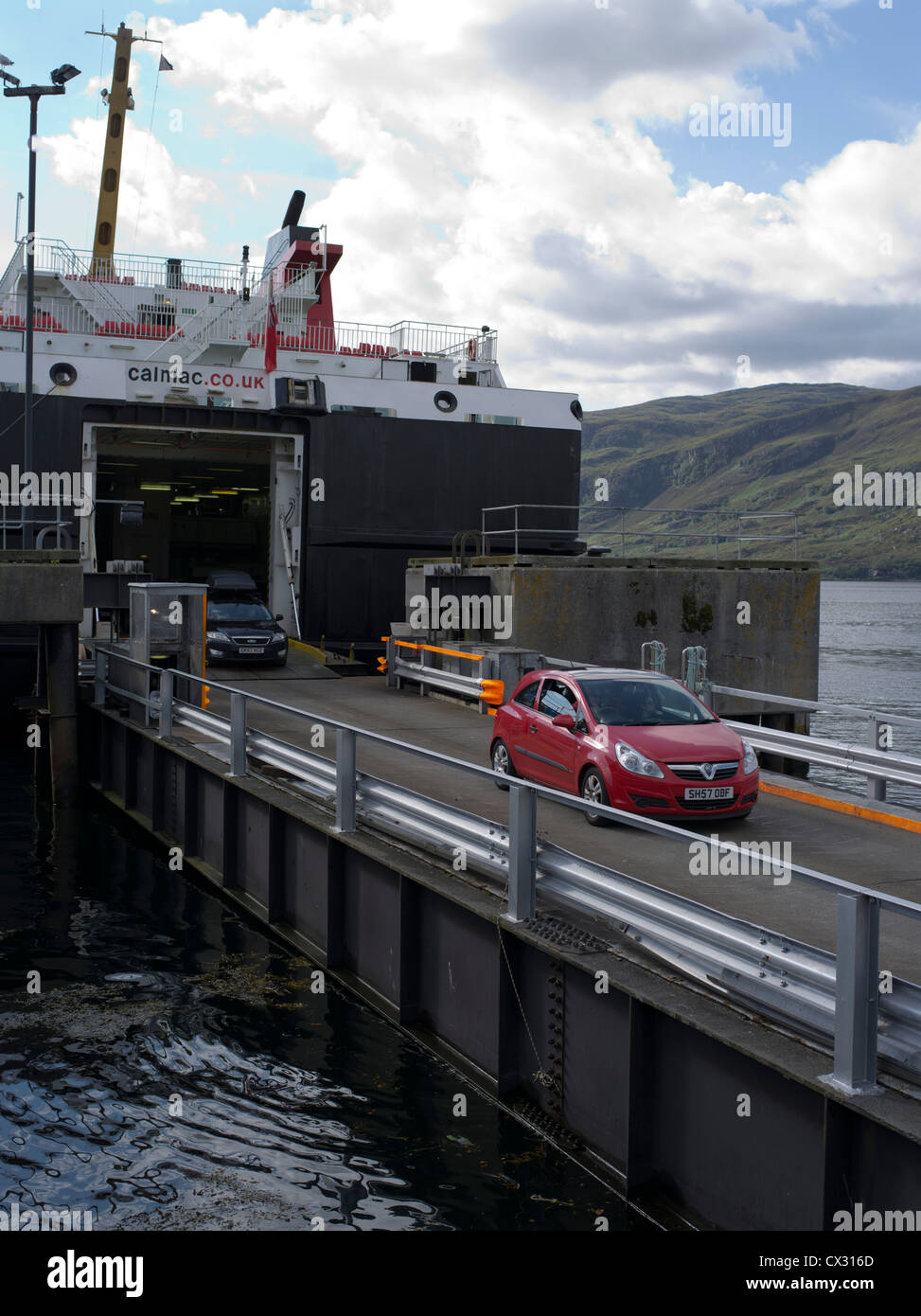 dh Ferry ULLAPOOL ROSS CROMARTY Outer Herbrides ferry Isle of Lewis discharging cars calmac scotland car Stock Photo