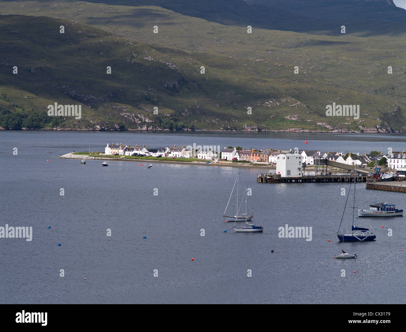 dh loch broom ULLAPOOL ROSS CROMARTY Loch Broom yachts in bay Ullapool town harbour scotland yacht Stock Photo