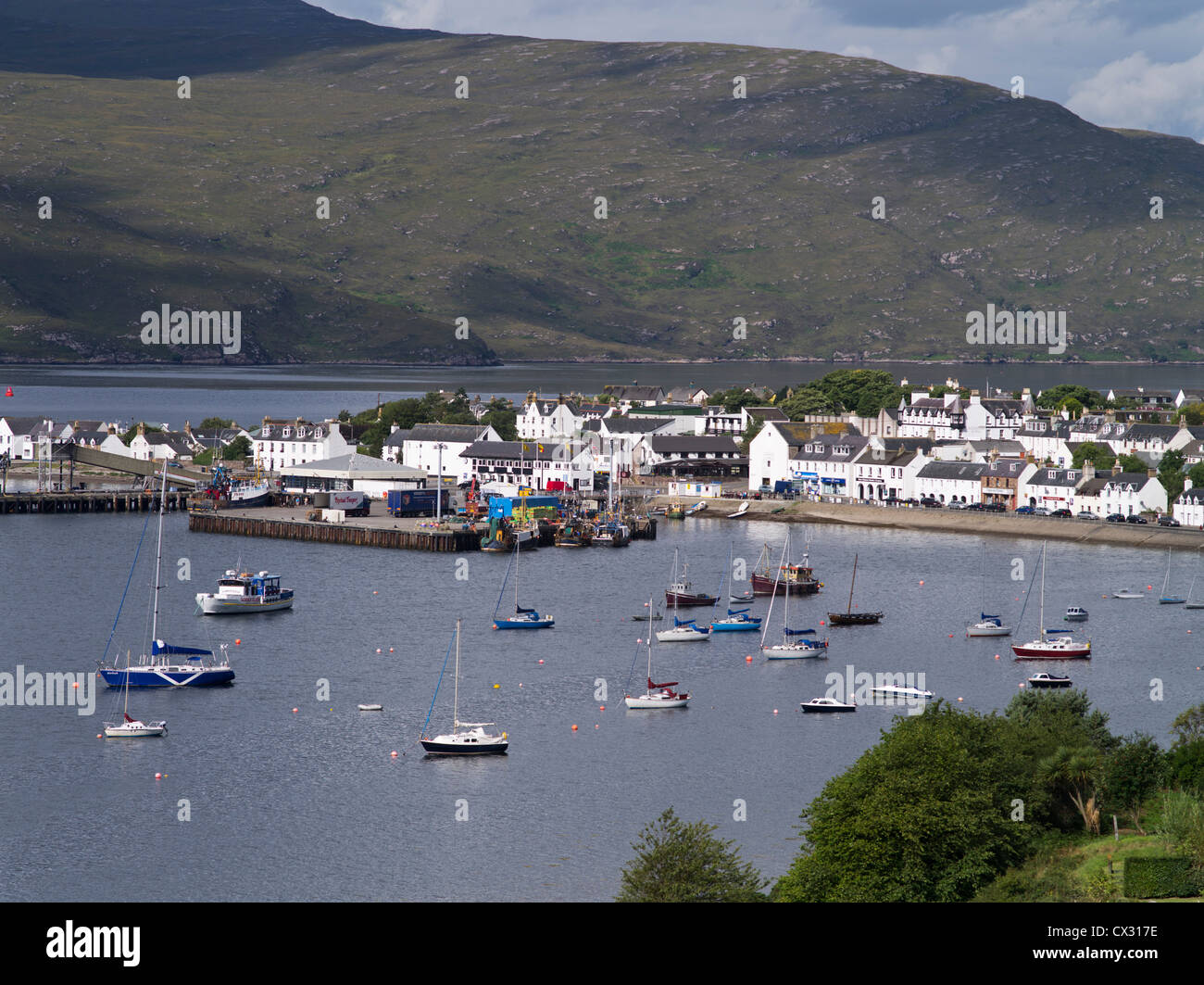 dh Loch Broom bay ULLAPOOL ROSS CROMARTY Scottish harbour town Yachts in bay highlands scotland harbours yacht Stock Photo