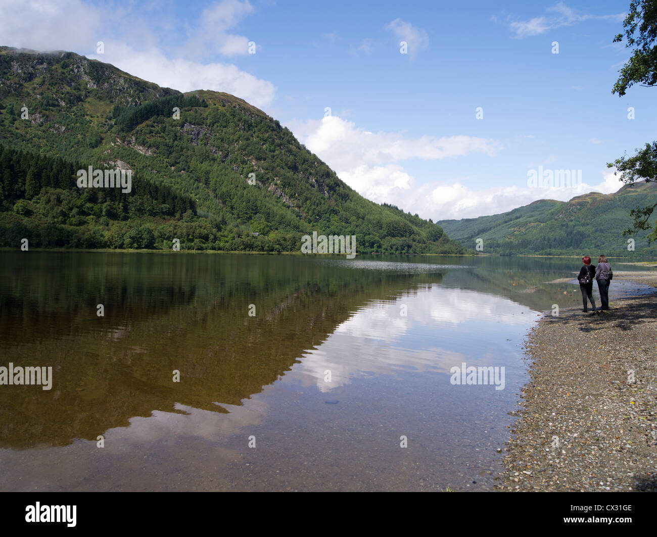 dh Loch Lubnaig Scotland Trossach STRATHYRE STIRLINGSHIRE Two woman tourists highlands scenic people scottish highland sightseers in countryside uk Stock Photo