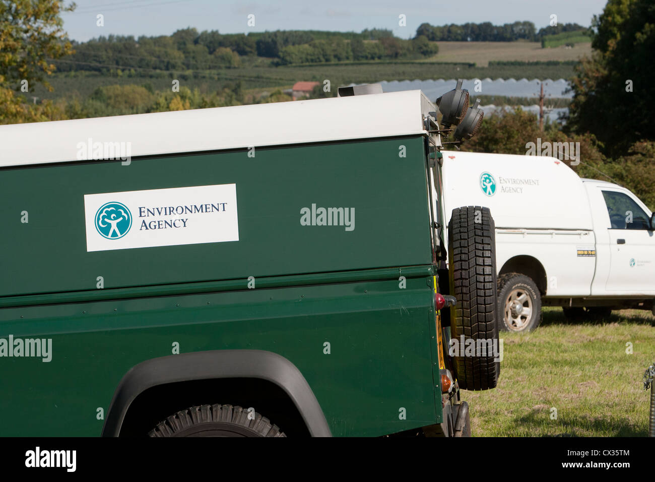 Environment Agency van and Land Rover vehicles parked in countryside at Yalding, Kent, England, UK Stock Photo