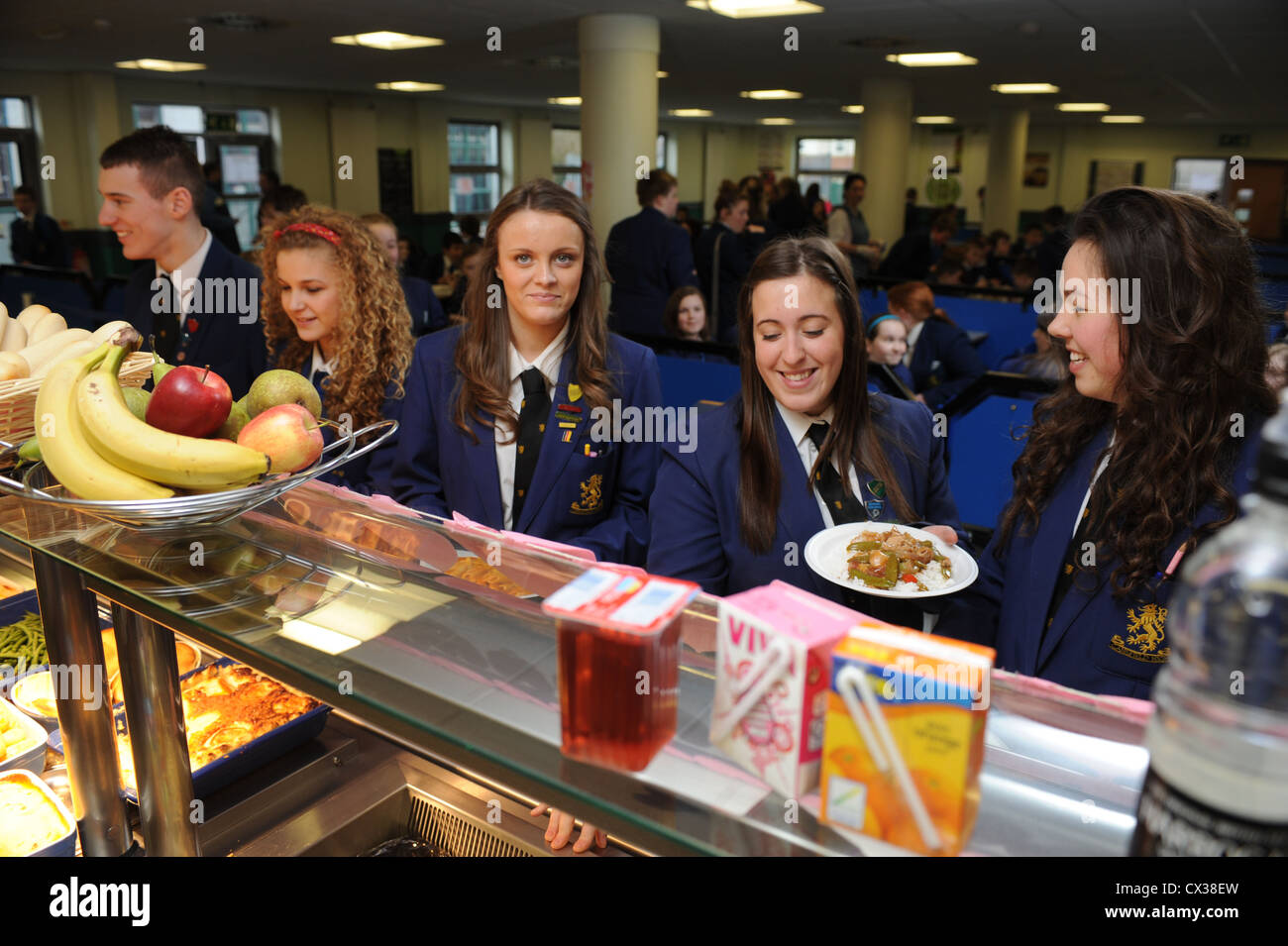 Secondary School canteen lunchtime school meals healthy eating in Stock