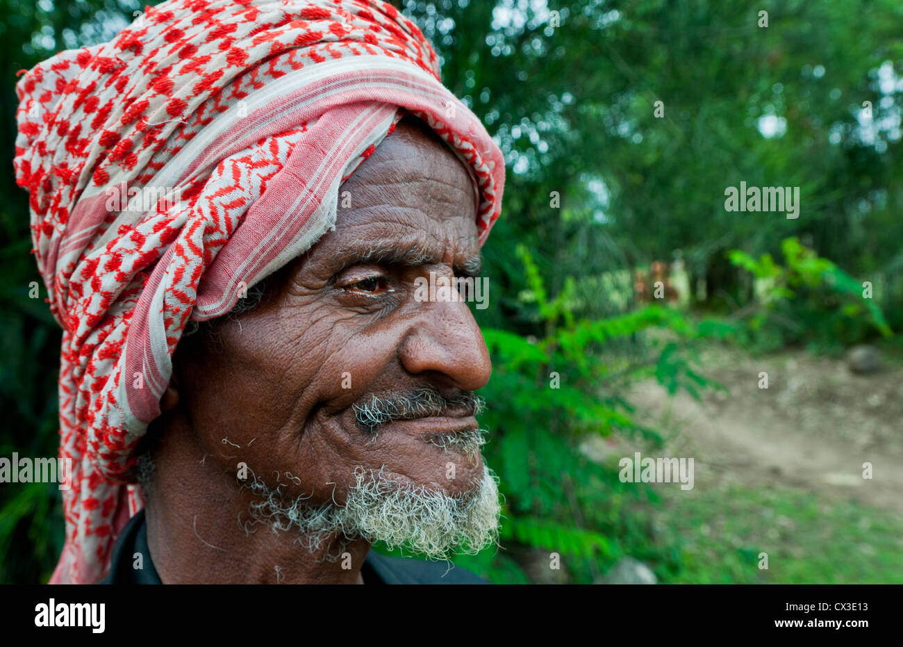 Old tribal man hi-res stock photography and images - Alamy