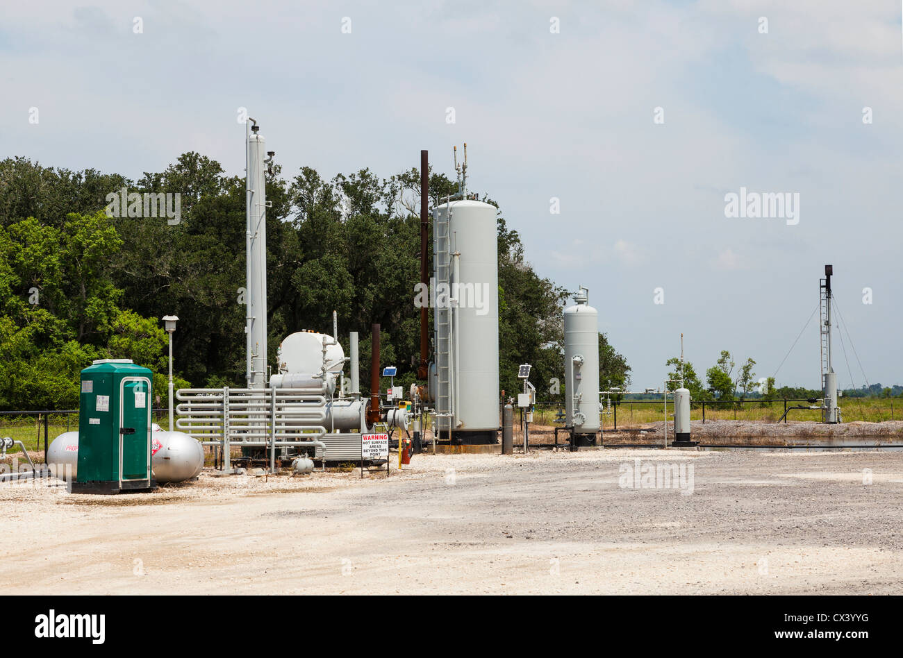 Crude oil pump station hires stock photography and images Alamy