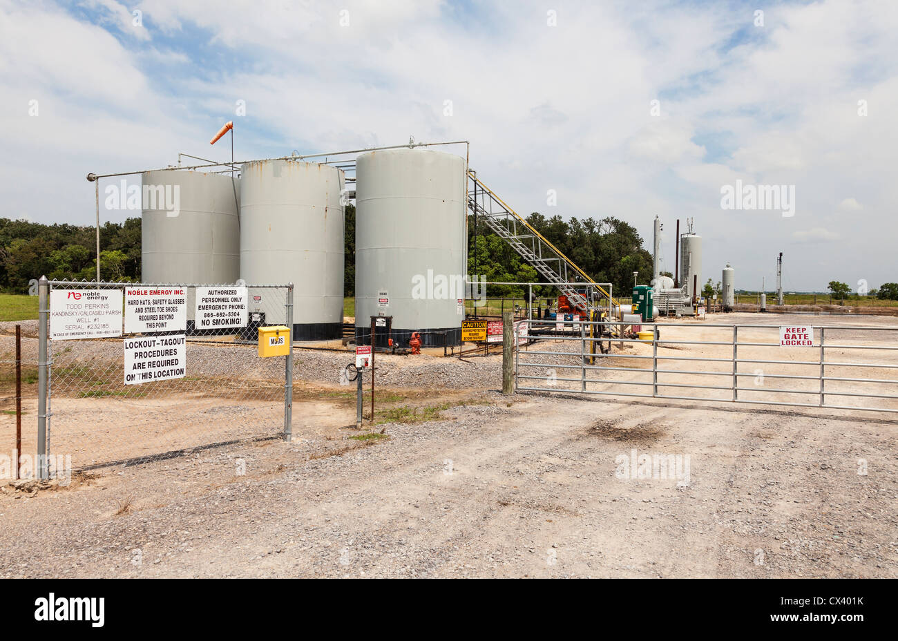 Remote crude oil pumping and truck loading facility for rural oil wells Stock Photo
