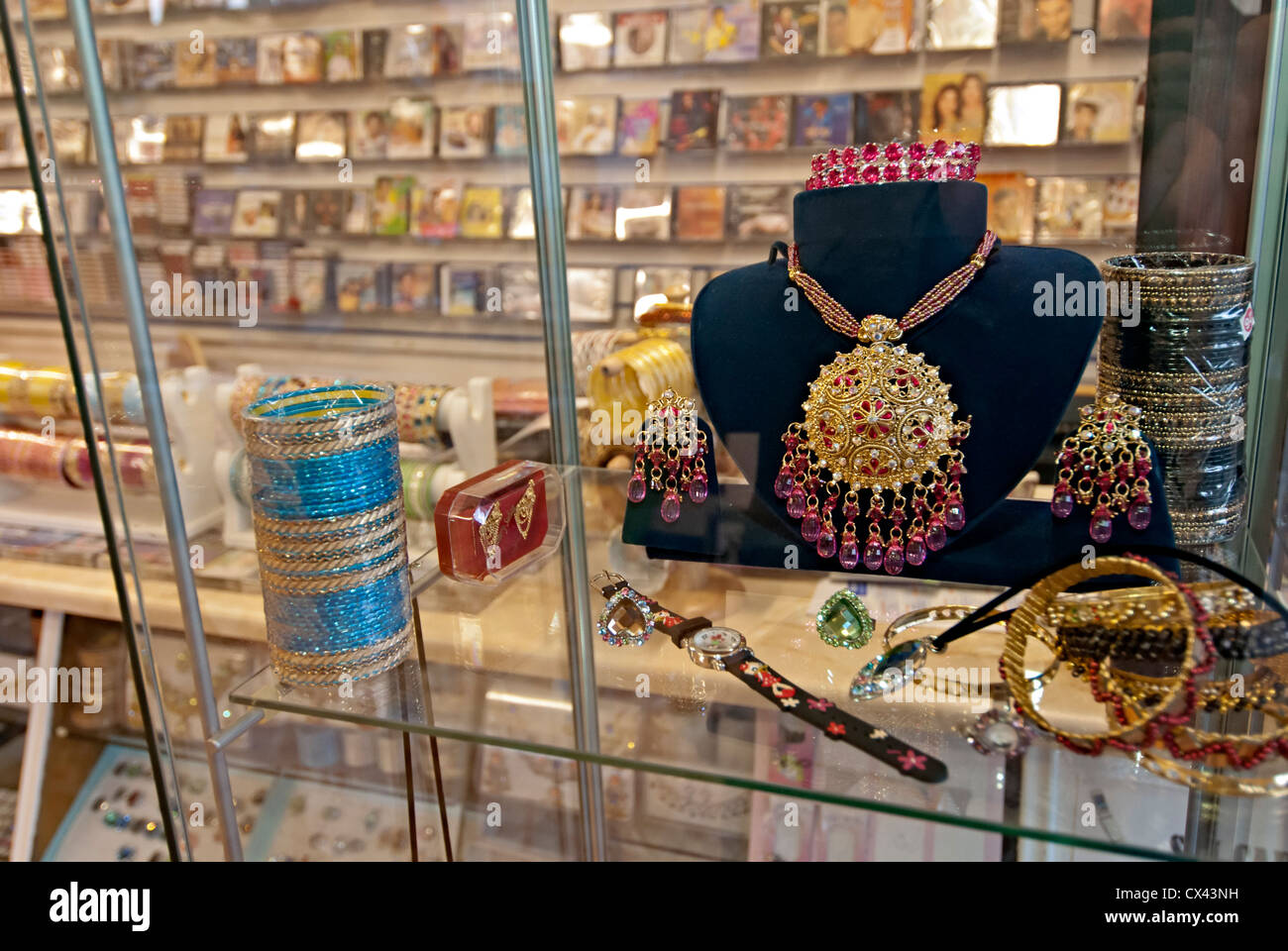 Cardiff souvenir shop hi-res stock photography and images - Alamy