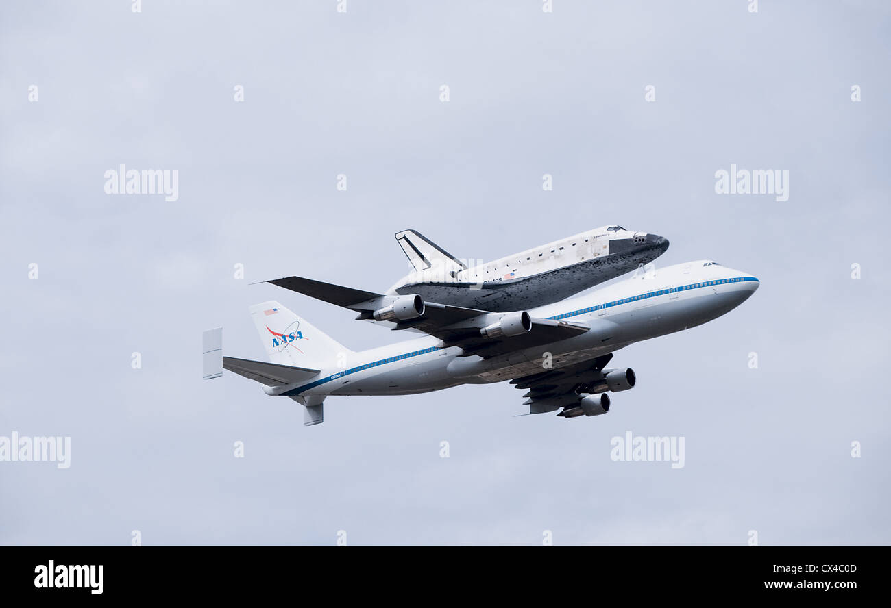 Space Shuttle Discovery's final flight to the Smithsonian Institute Udvar-Hazy museum aboard a Shuttle Carrier Aircraft Stock Photo