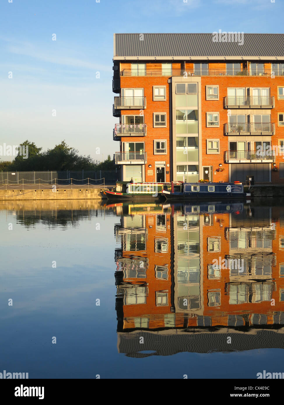 appartment building at gloucester docks Stock Photo Alamy