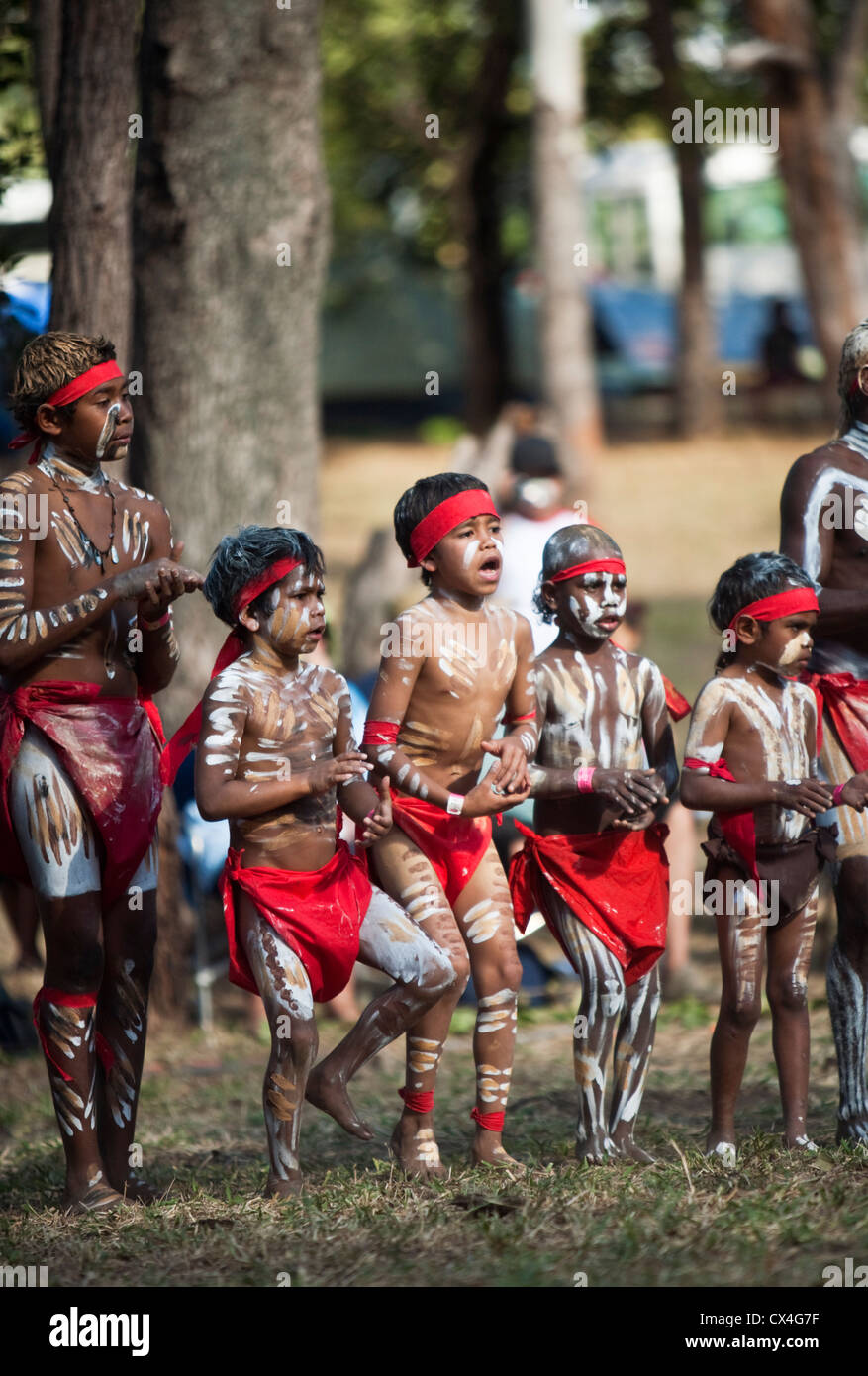 Aboriginal Clothing In Australia Aboriginal Clothing, Australian People ...