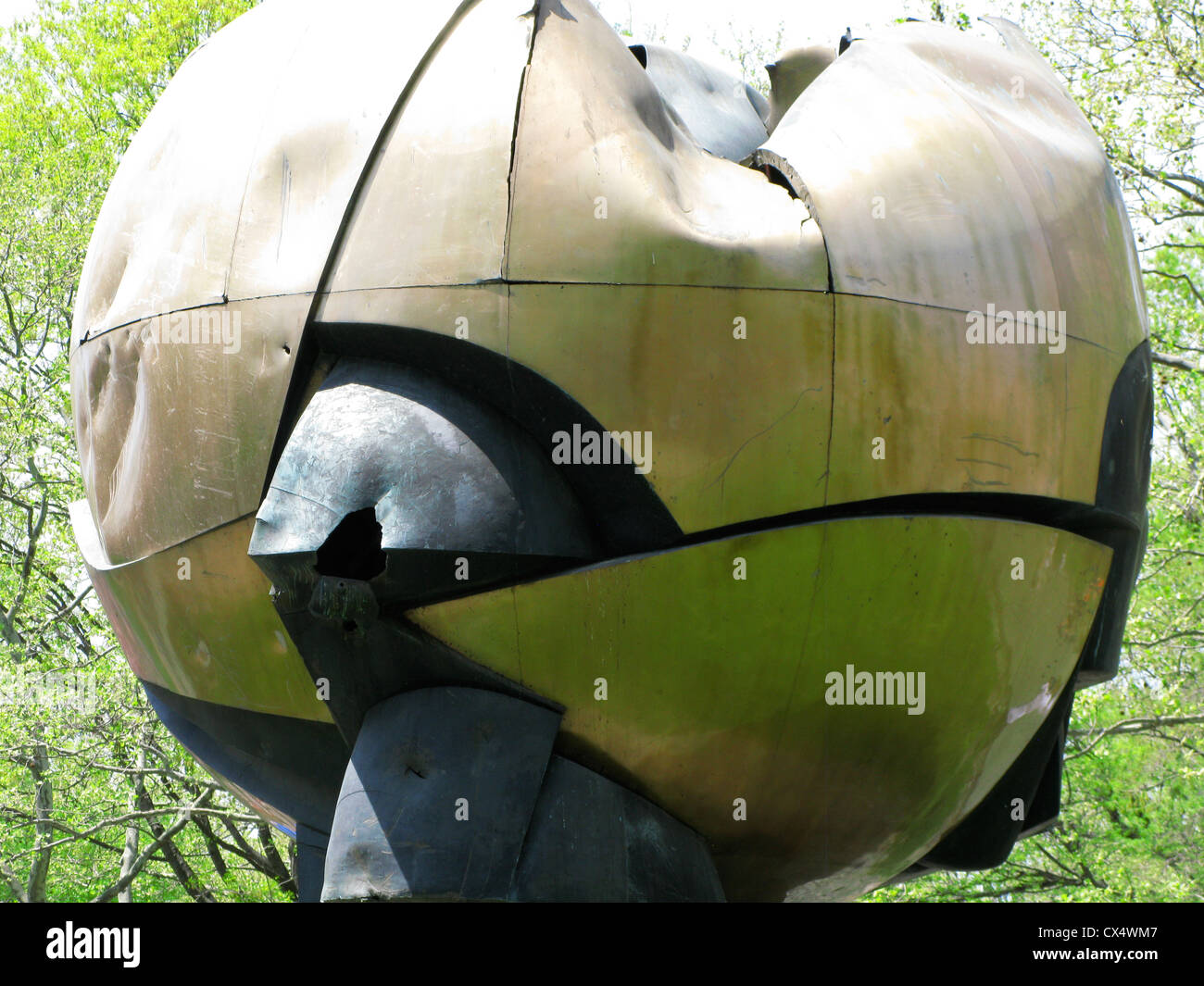 Close up of crushed sphere by Fritz Koenig formerly at WTC now in Battery Park, Lower Manhattan. Stock Photo