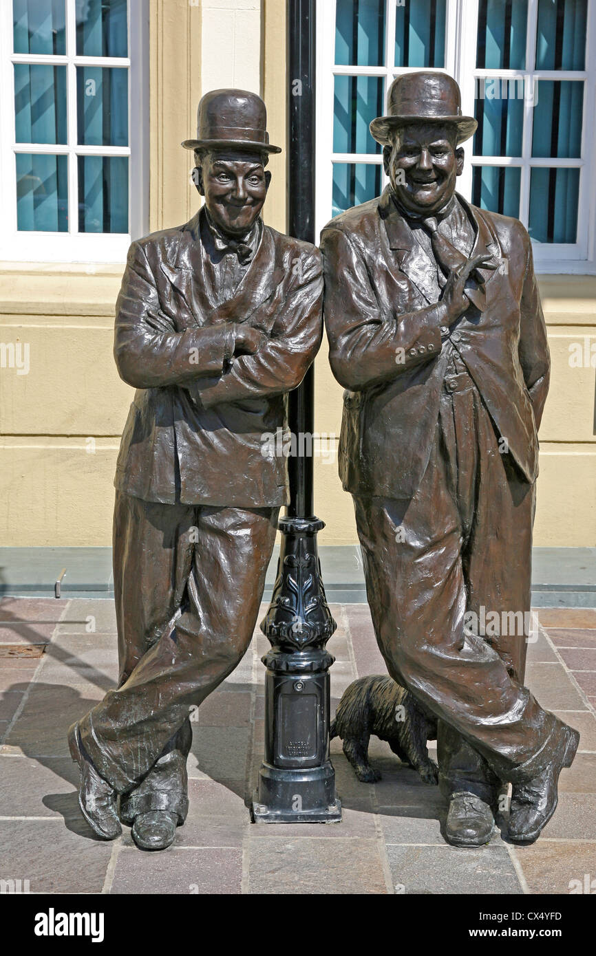 Laurel Hardy Bronze Statue Ulverston Cumbria Stock Photo Alamy