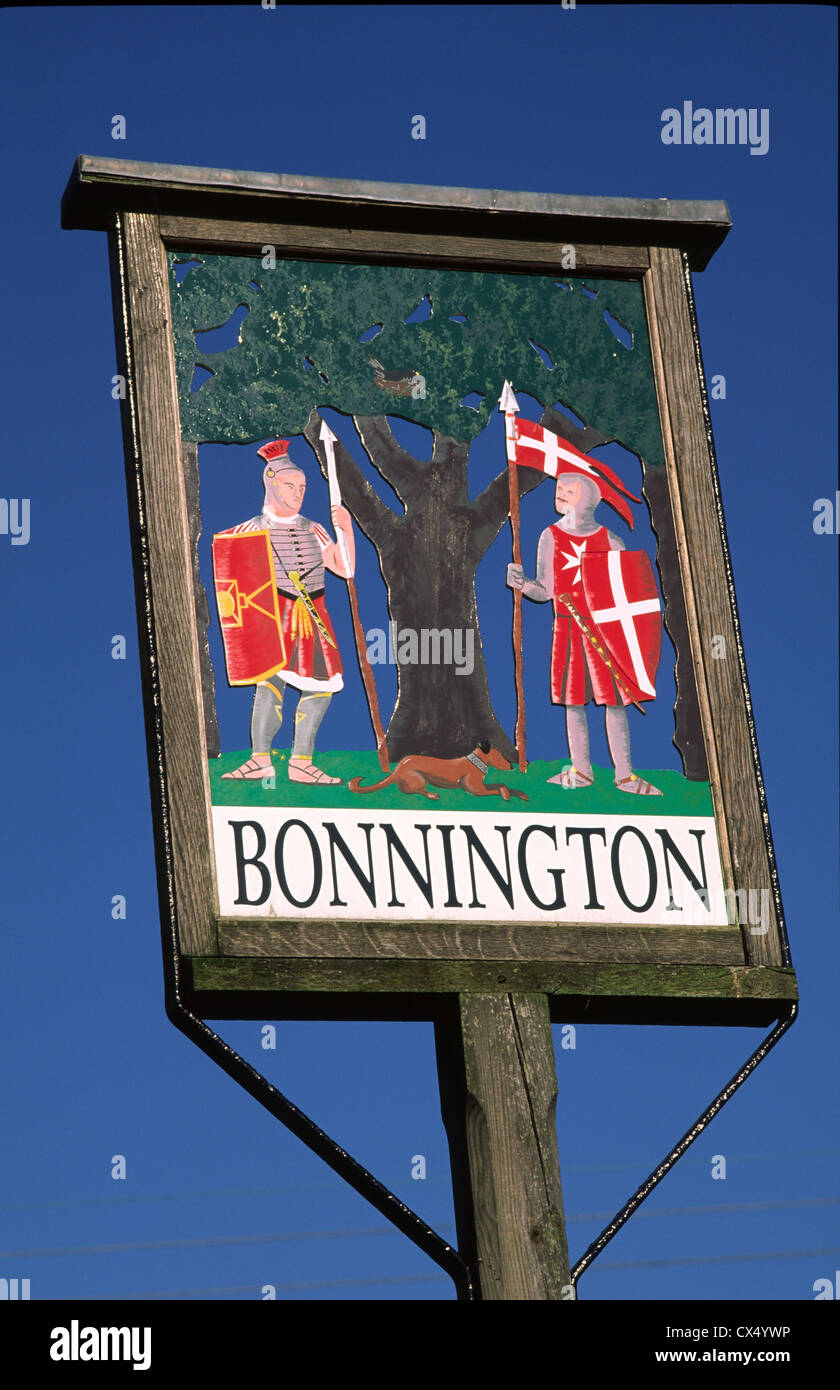 Village sign of medieval soldiers, Bonnington, Kent, England Stock Photo