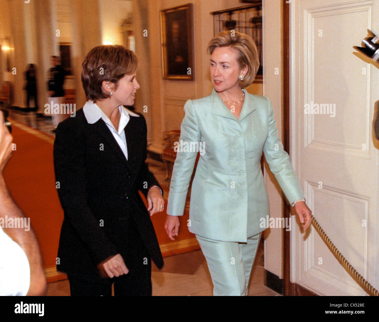 First lady Hillary Rodham Clinton enters with Katie Couric at an event on colon cancer on the day the Starr Report is delivered to Congress September 10, 1998 in Washington, DC. Mrs. Clinton announced a new research grant to fight colon cancer and unveiled a new public service announcement to promote prevention. Stock Photo