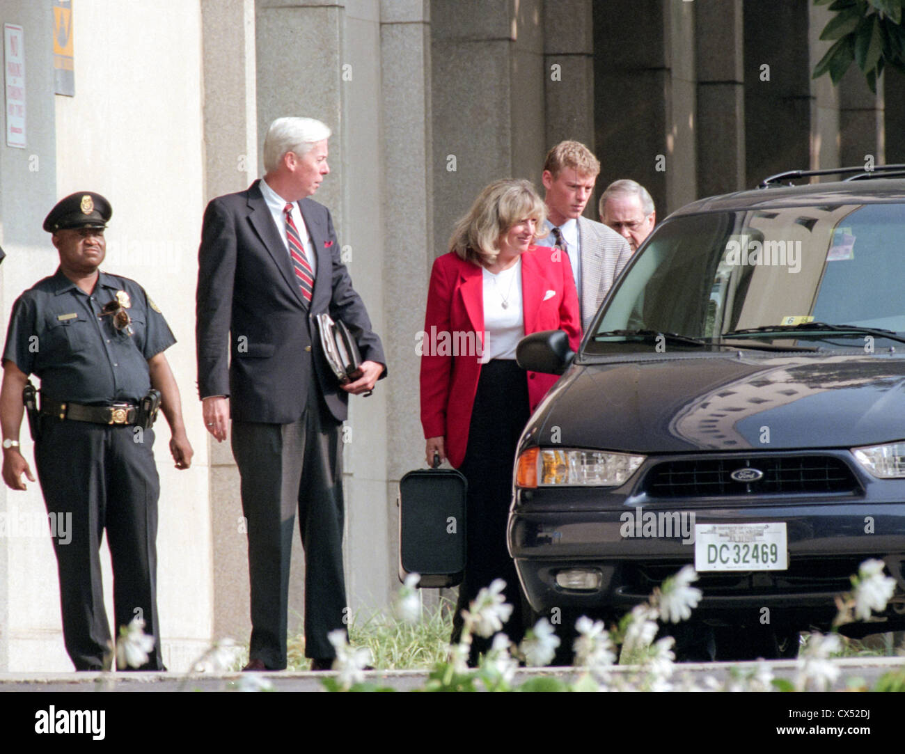 Star witness Linda Tripp enters the Federal Courthouse July 28, 1998 in Washington, DC. Tripp is testifying before Kenneth Starr's grand jury investigating an alleged presidential affair. Stock Photo