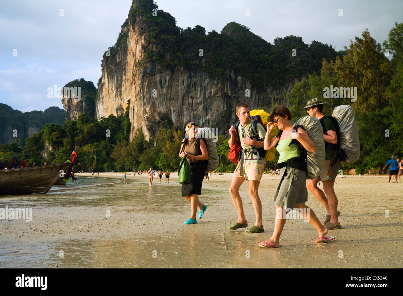 Tourists carrying backpacks at West Railay Beach (Hat Rai Leh West). Railay, Krabi, Thailand Stock Photo