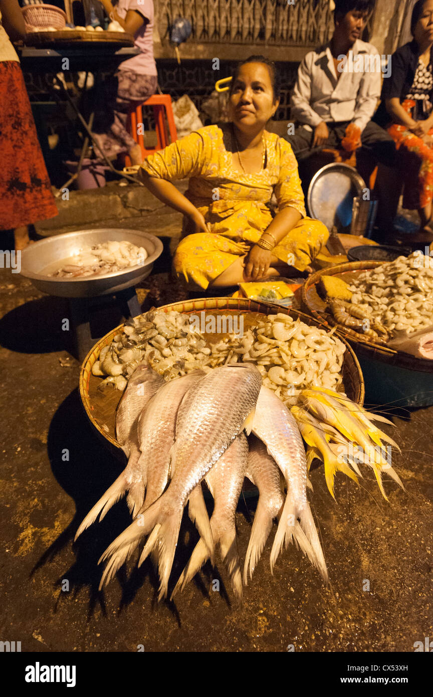 Selling seafood at Bogyoke Aung San Market at night, Yangon (Rangoon), Myanmar (Burma) Stock Photo