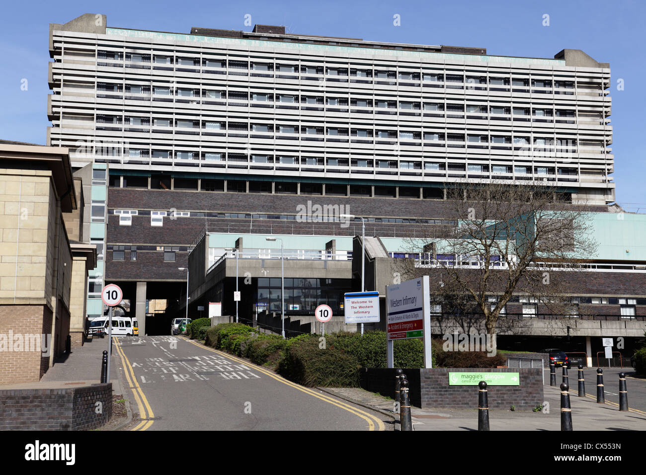 This hospital is permanently closed. The Main Entrance to the former NHS Western Infirmary Hospital, Dumbarton Road, Glasgow, Scotland, UK Stock Photo