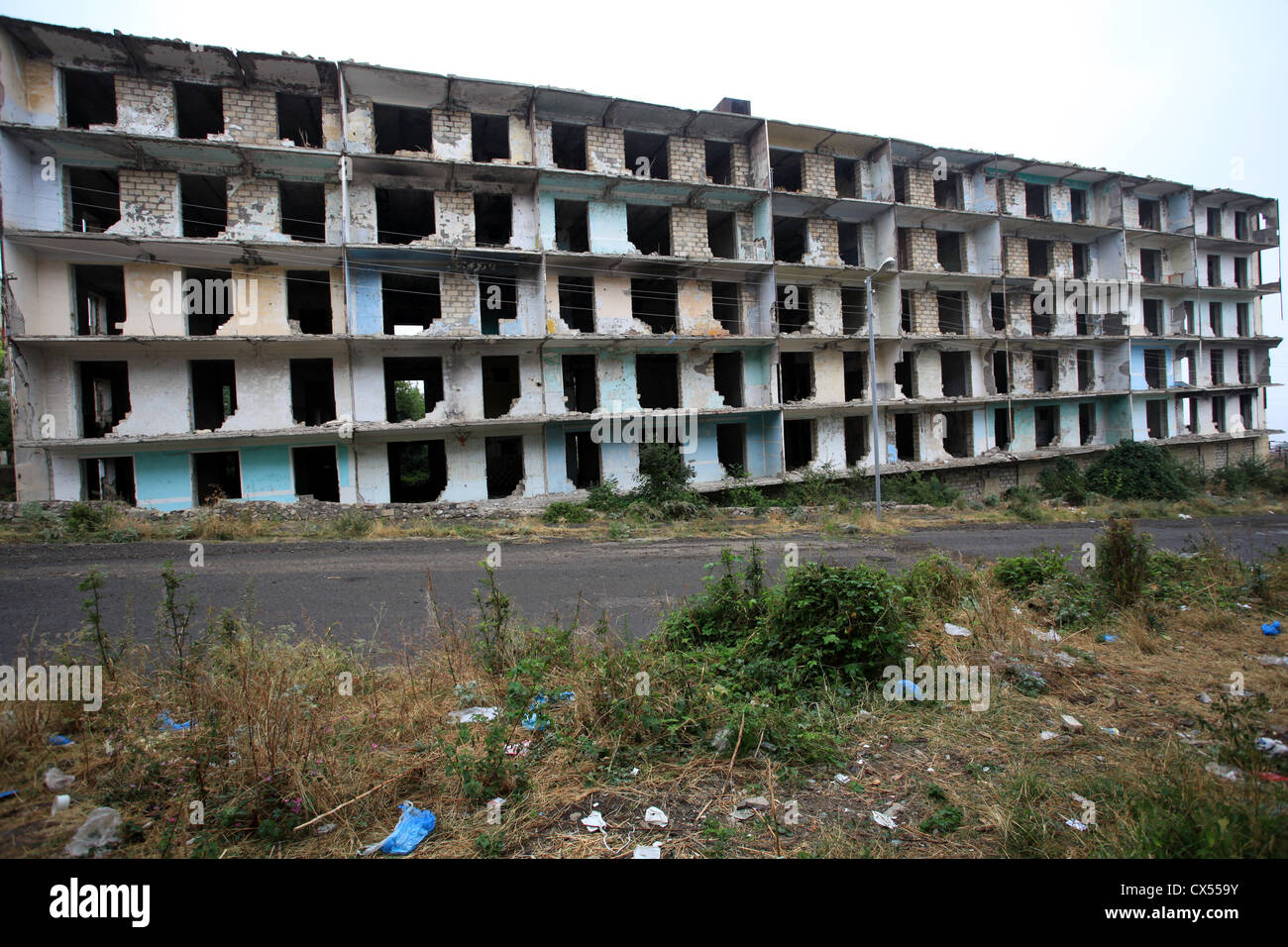 Destroyed apartment block Stock Photo Alamy