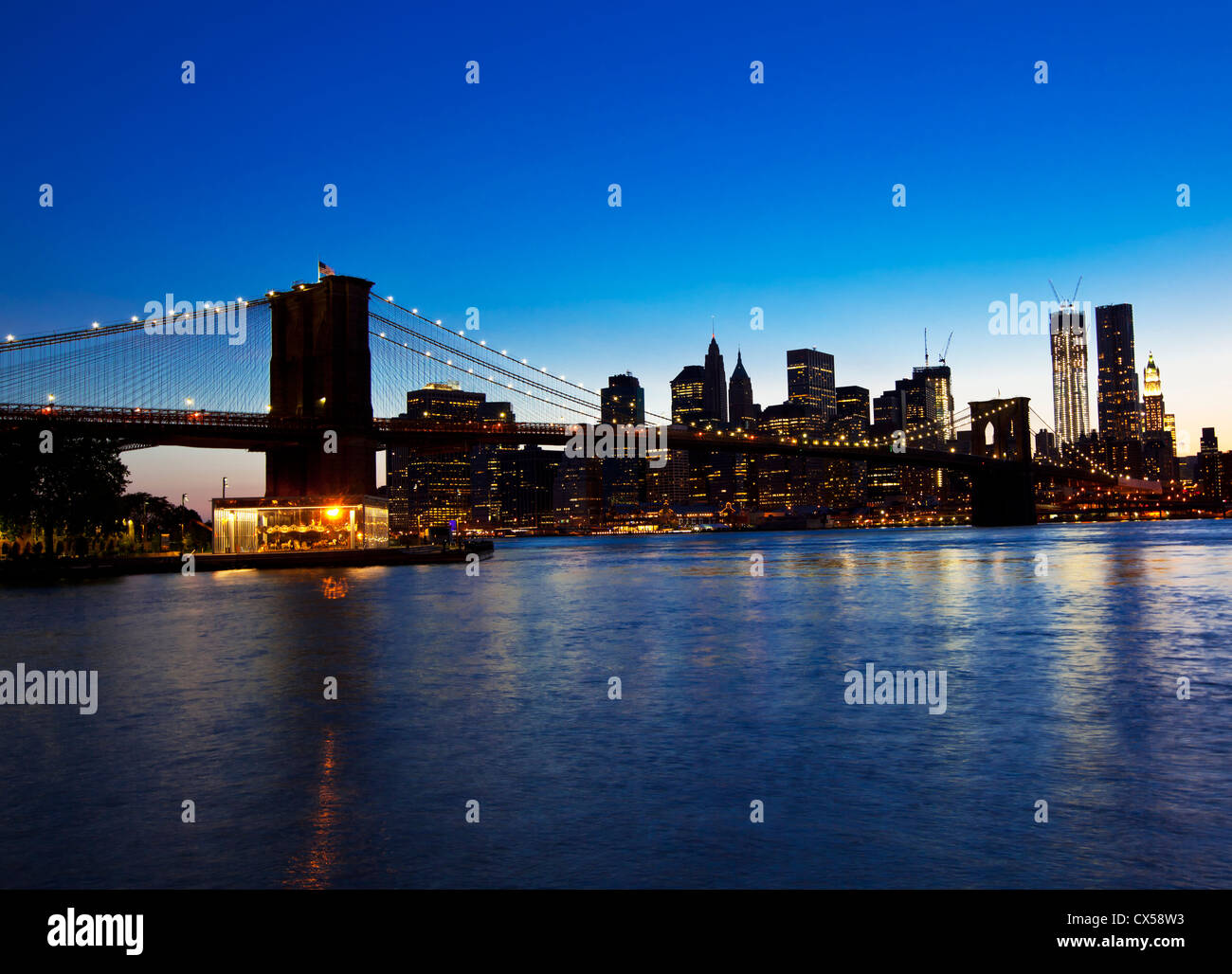 New york night skyline hi-res stock photography and images - Alamy