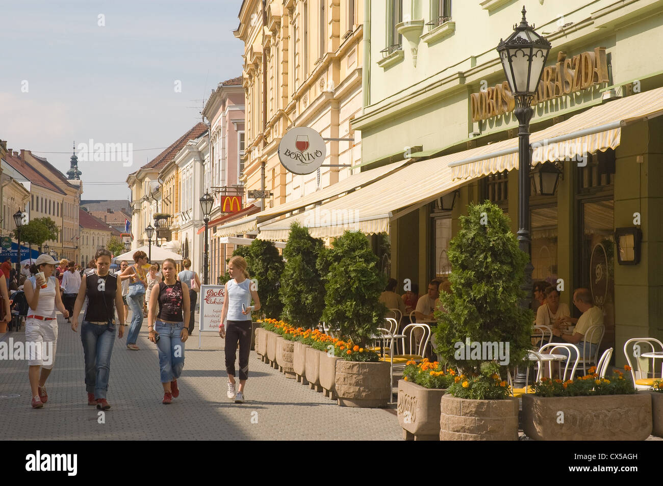Elk190-2901 Hungary, Eger, street scene with teenagers Stock Photo