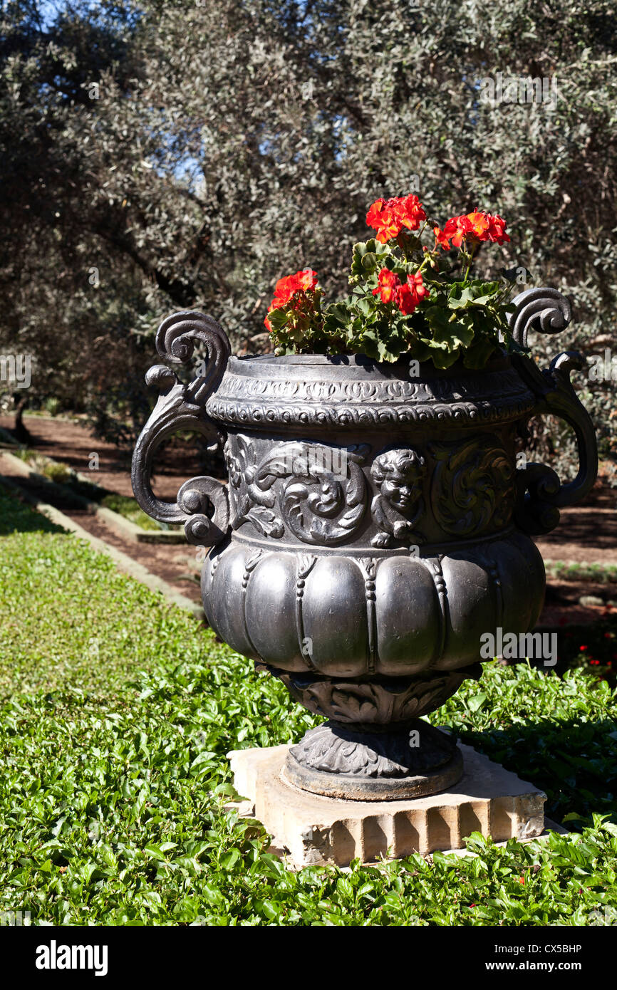 Decorative Garden Vase Stock Photo Alamy