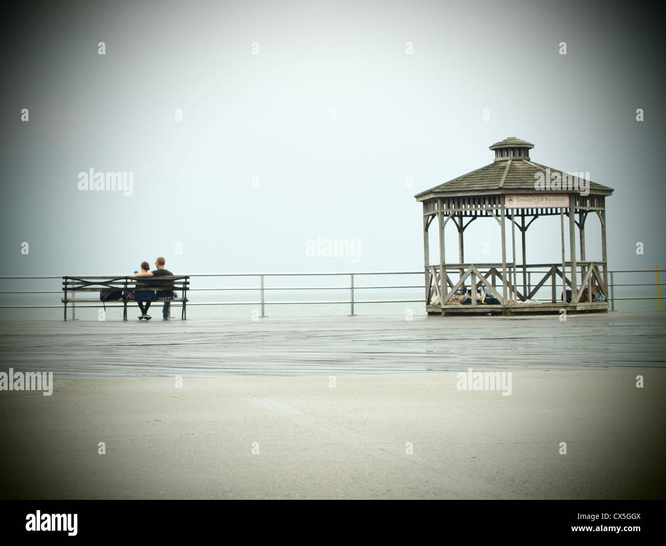 Couple at coney island hi-res stock photography and images - Alamy