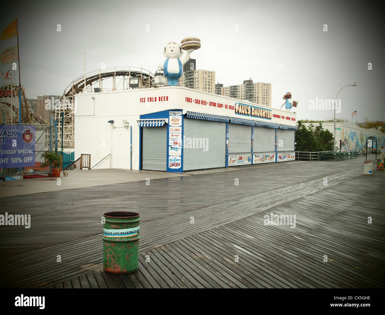Coney island boardwalk 1950s hi-res stock photography and images - Alamy