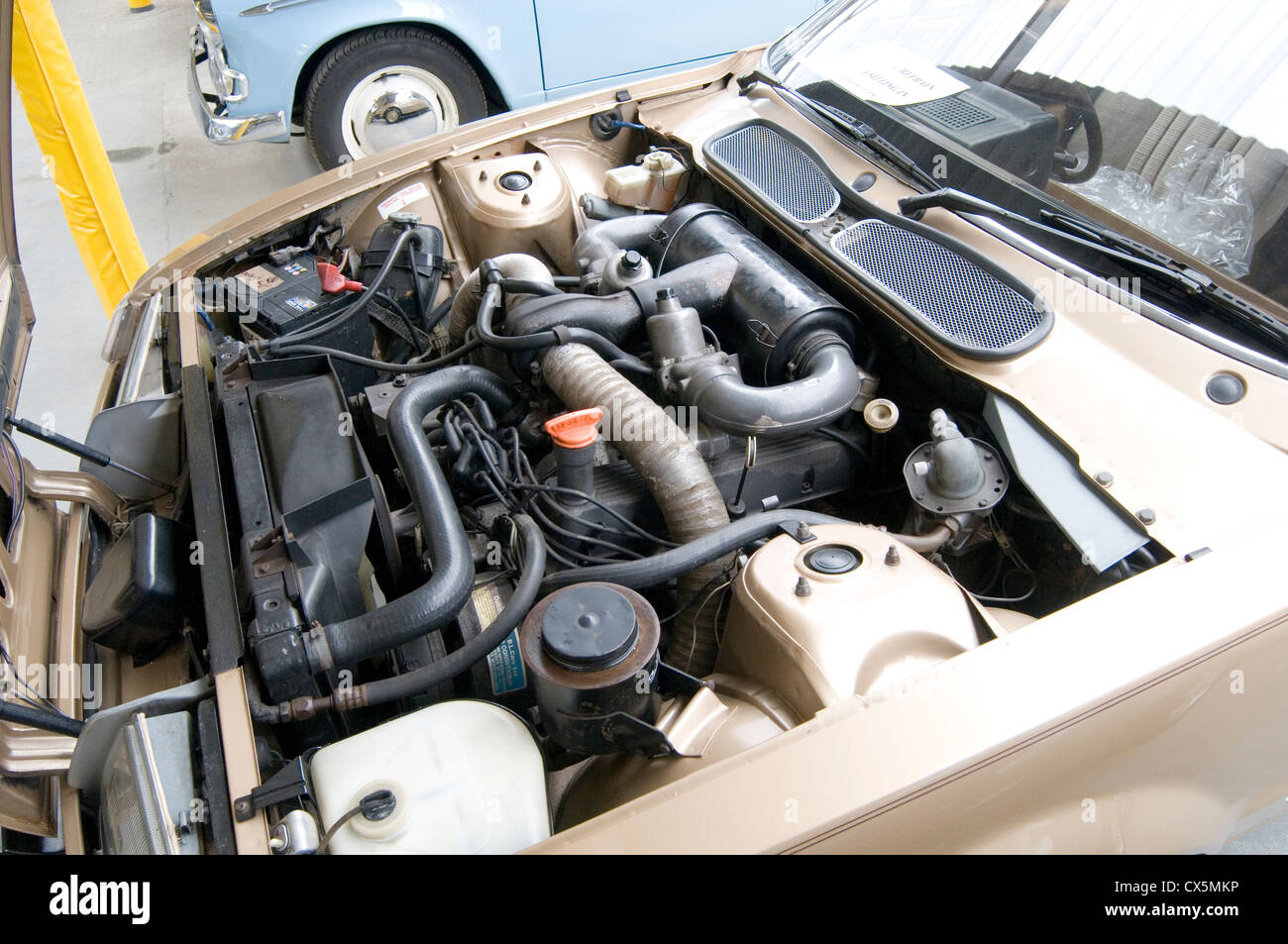 Rover v8 3500 engine hi-res stock photography and images - Alamy