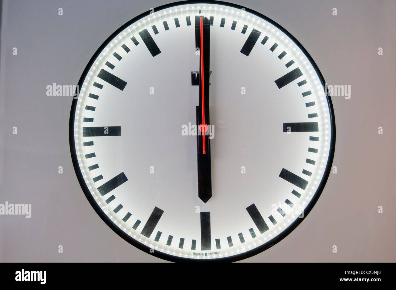 clock time hand hands six 6 O'clock finishing time hometime working day ...